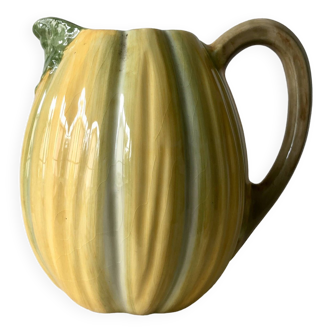 Melon slip pitcher