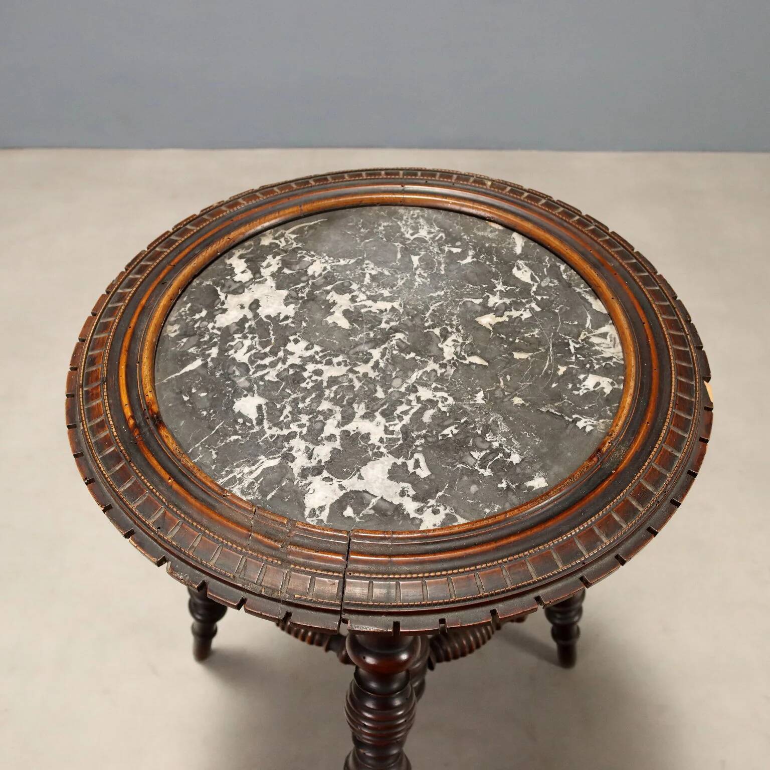 Side table in Swiss pine with a black marble top - Italy 20th century