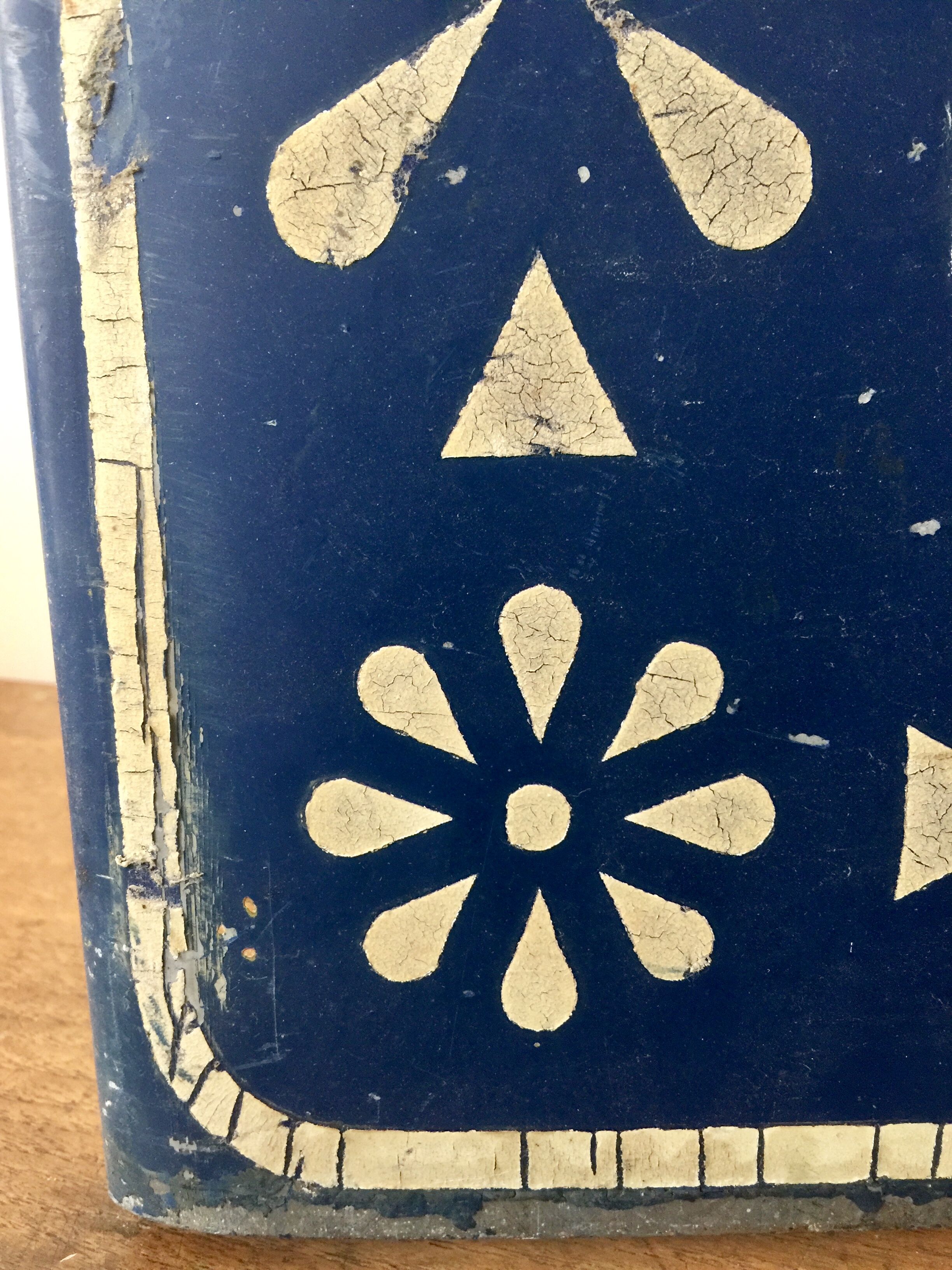 Two-sided iron plate Hotel and pottery