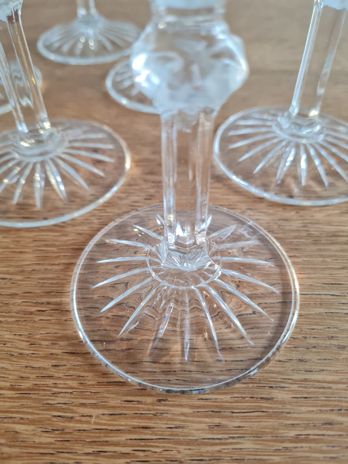 Service of 6 chissed wine glasses