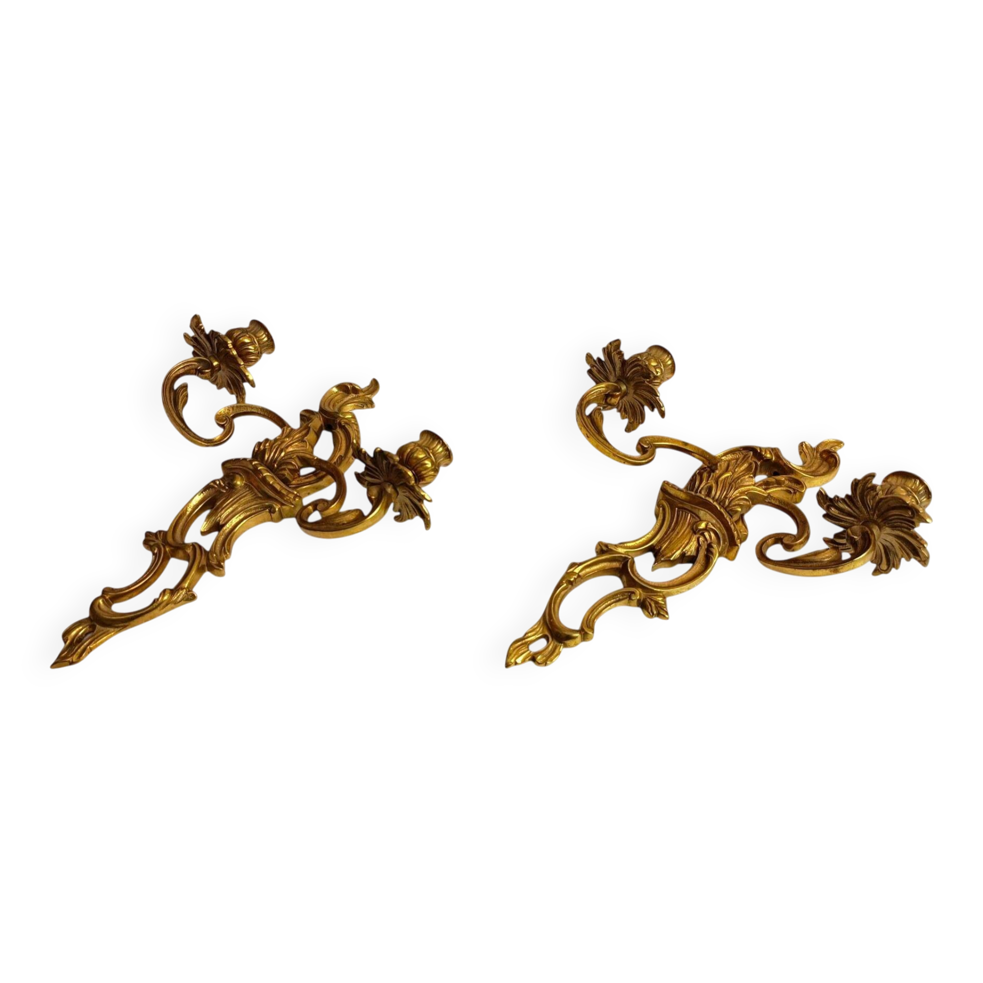 Pair of Rococo wall sconces in gilded bronze, Hollywood Regency, from the years.