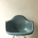 Eames Plastic Armchair RE RAR rocking chair design, Vitra edition.