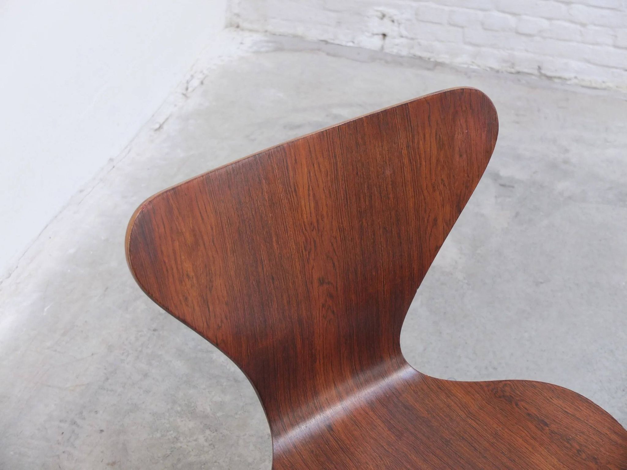 Pair of 'Series 7' chairs in rosewood by Arne Jacobsen for Fritz Hansen, 1955