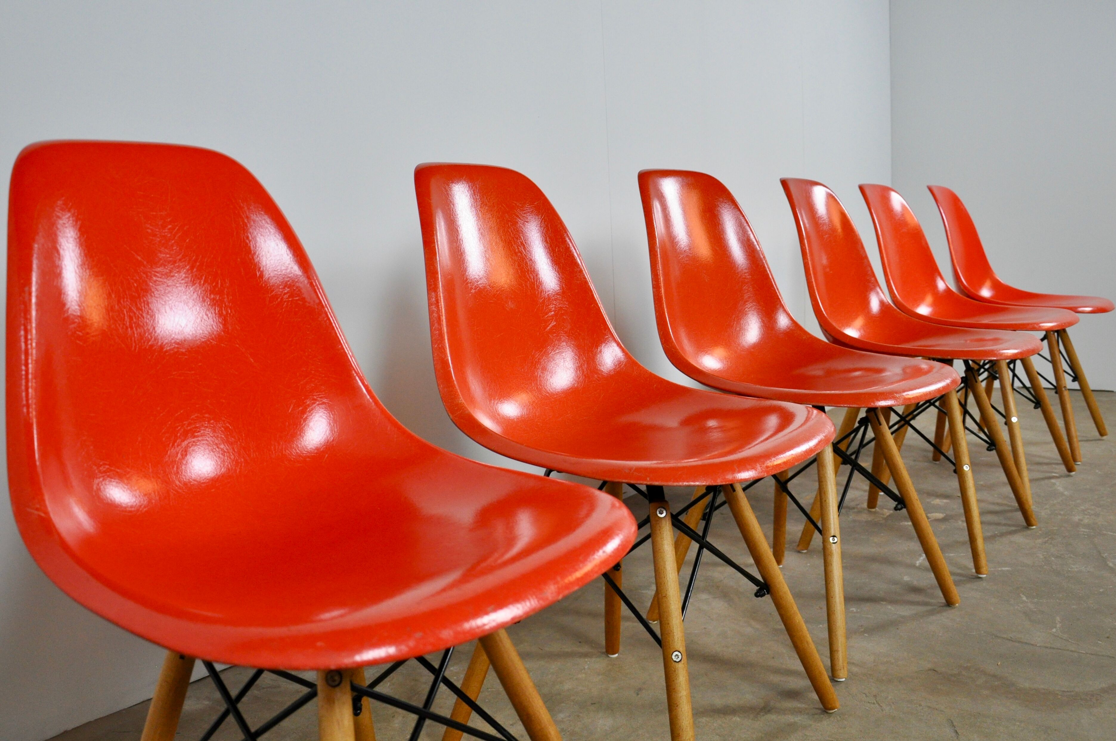Chairs DSW fiberglass by Charles & Ray Eames for Herman Miller