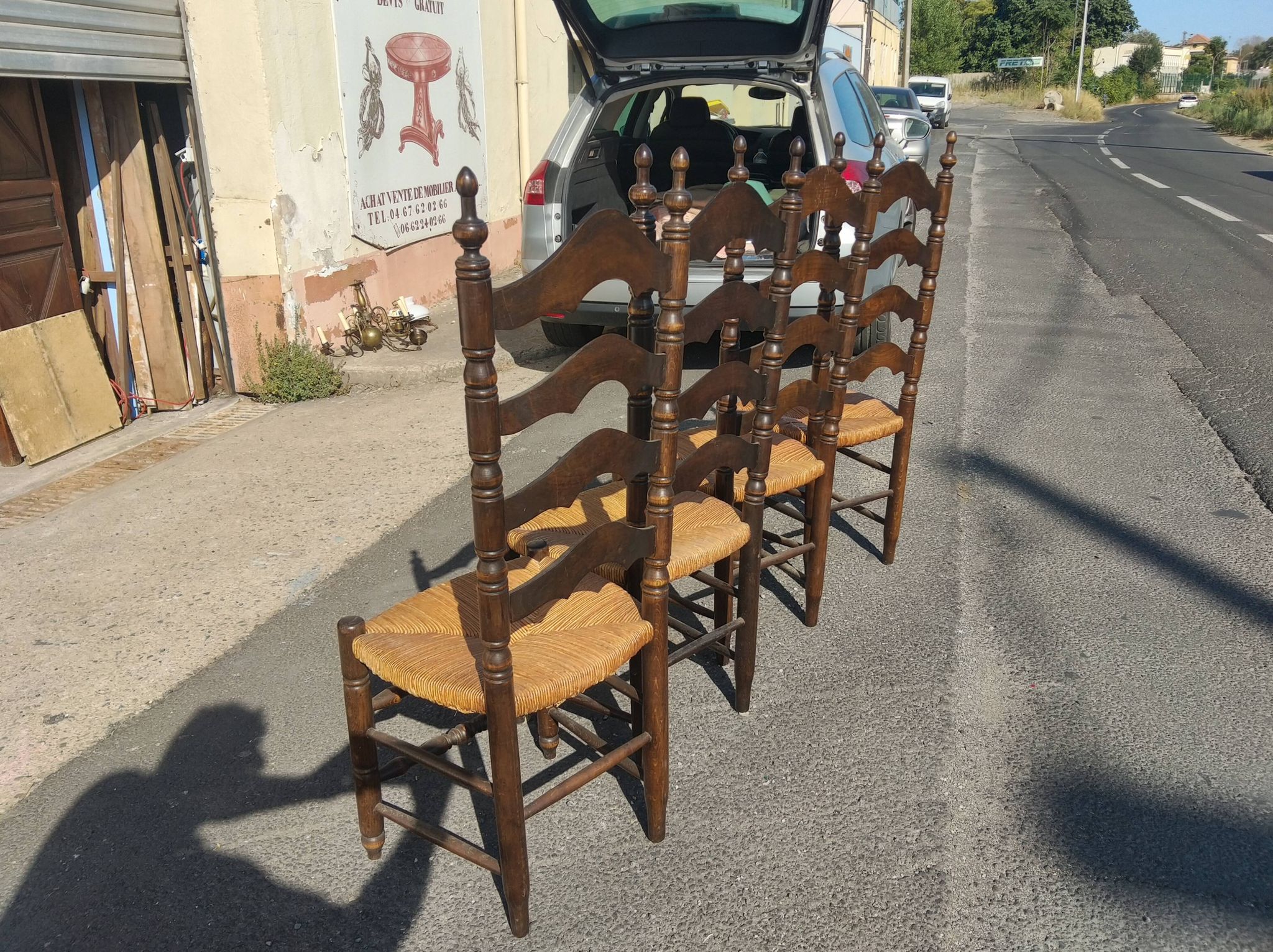 Série de 4 chaises en chêne à haut dossier