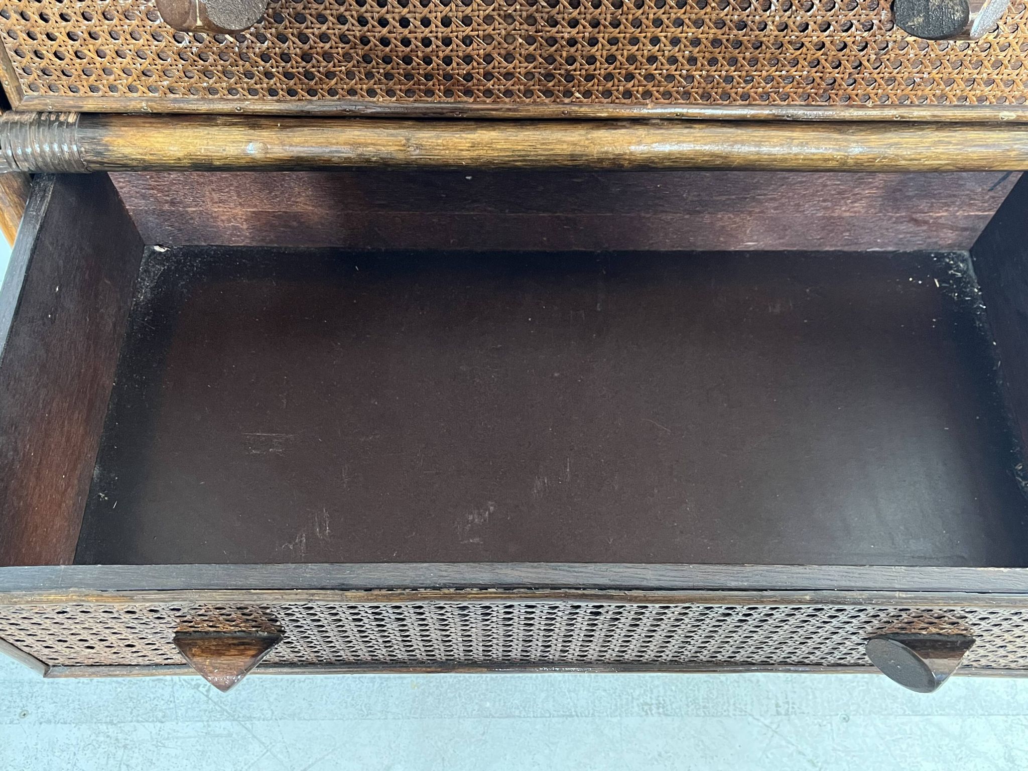 Etagere et commode en rotin