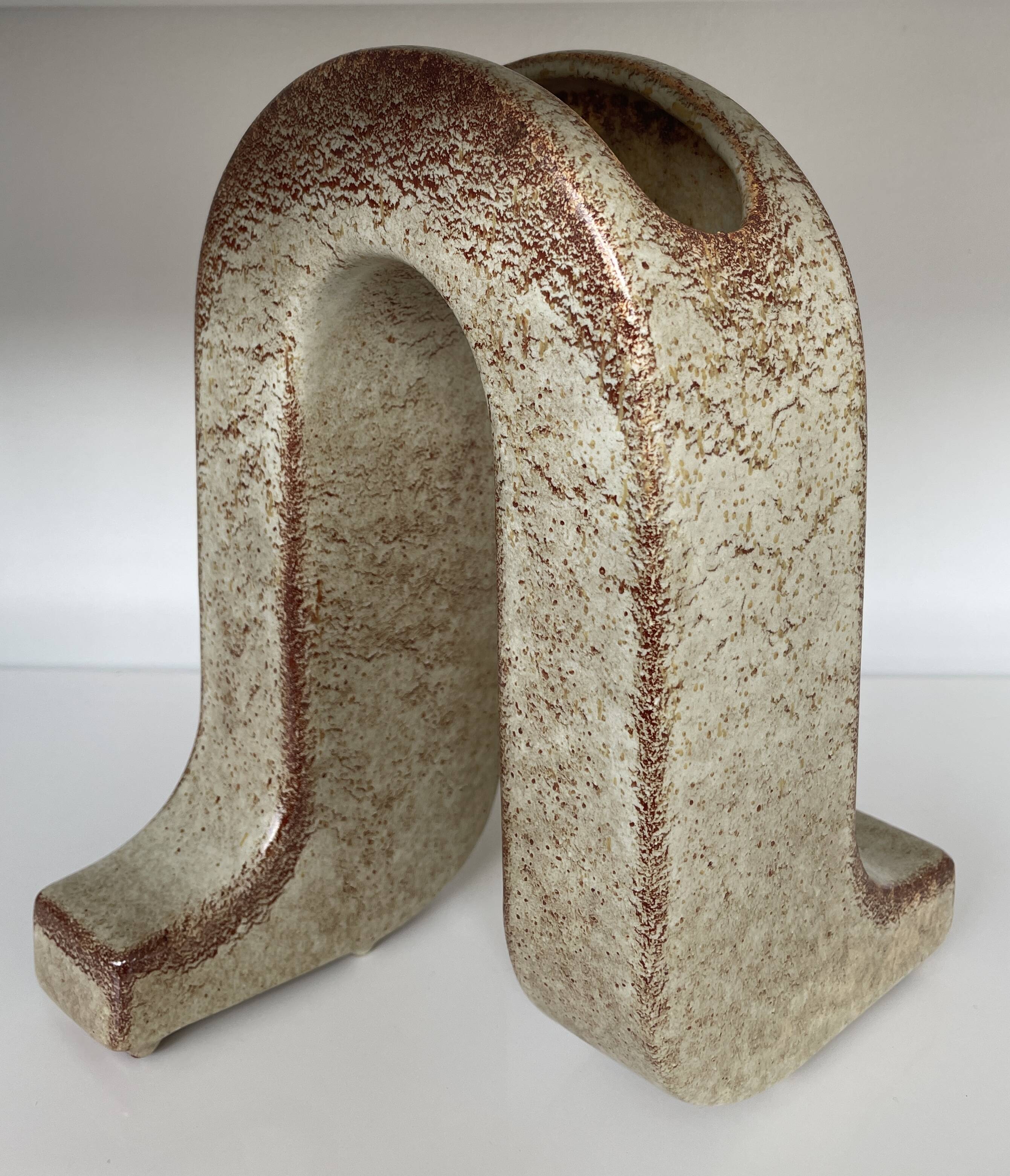 Sculptural double vase in glazed ceramic, design by roberto rigon