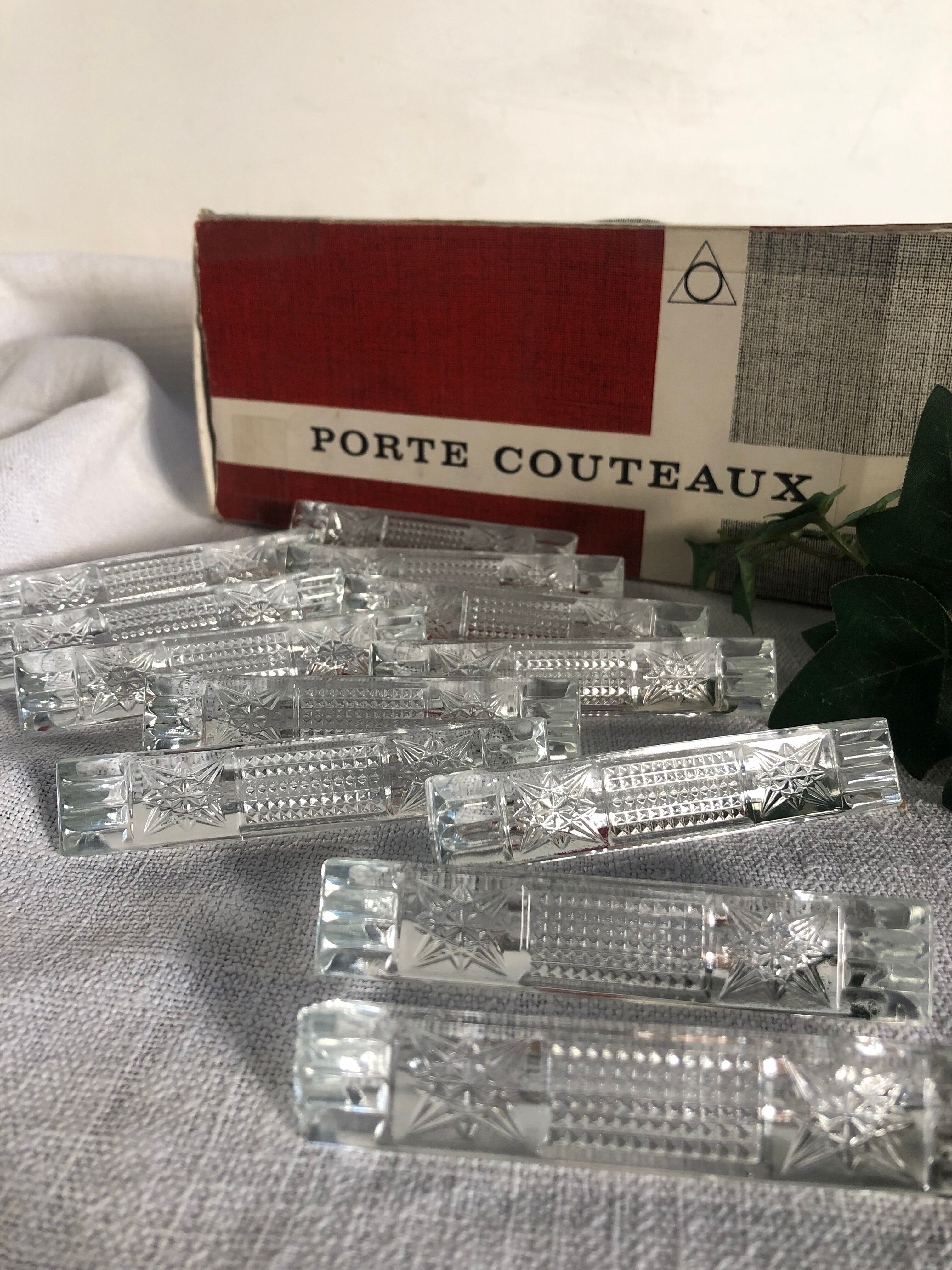 Set of 12 knife holders, diamond cut