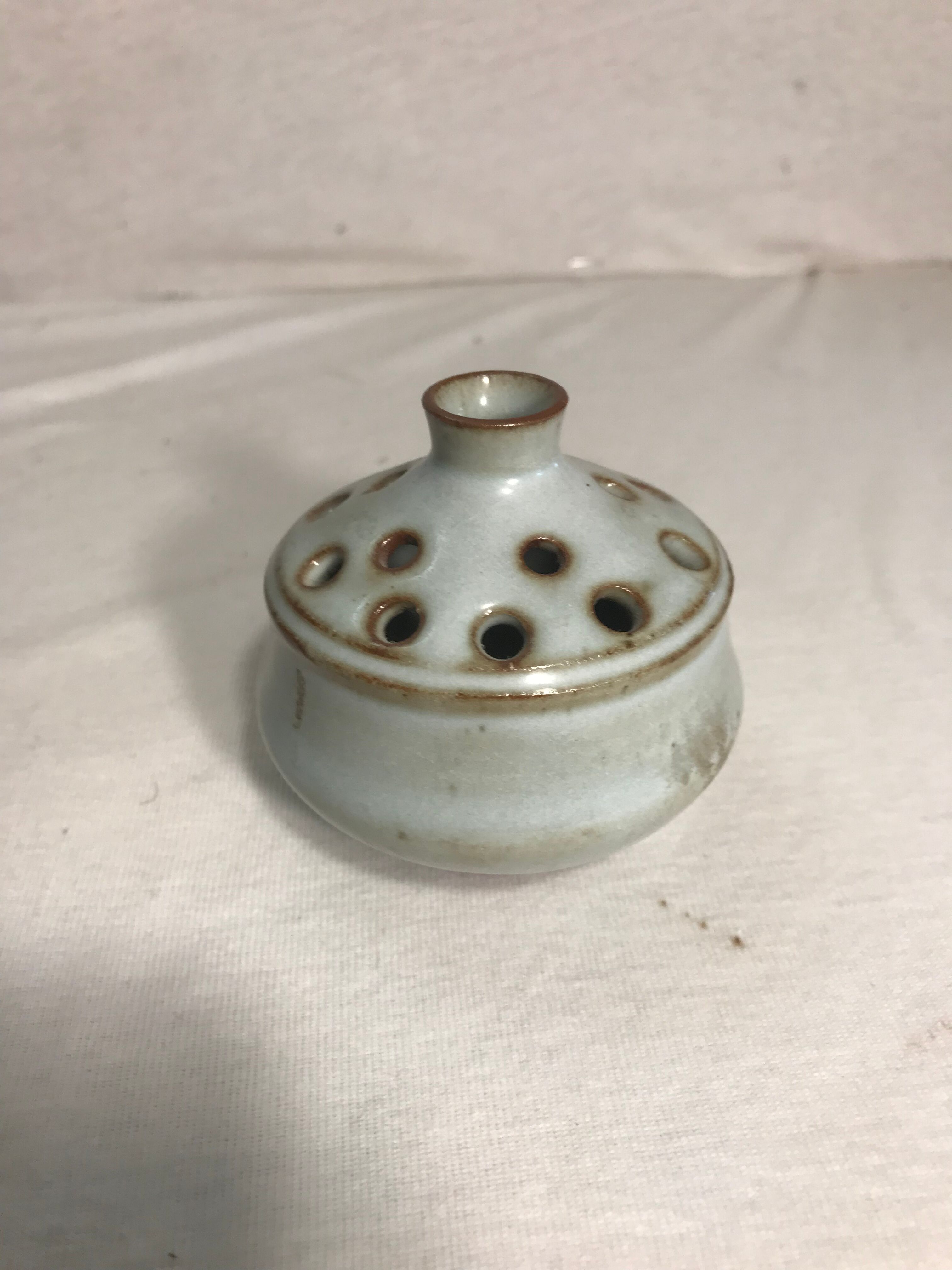 Old Vase Spades flowers 16 holes ceramic Decoration Vintage