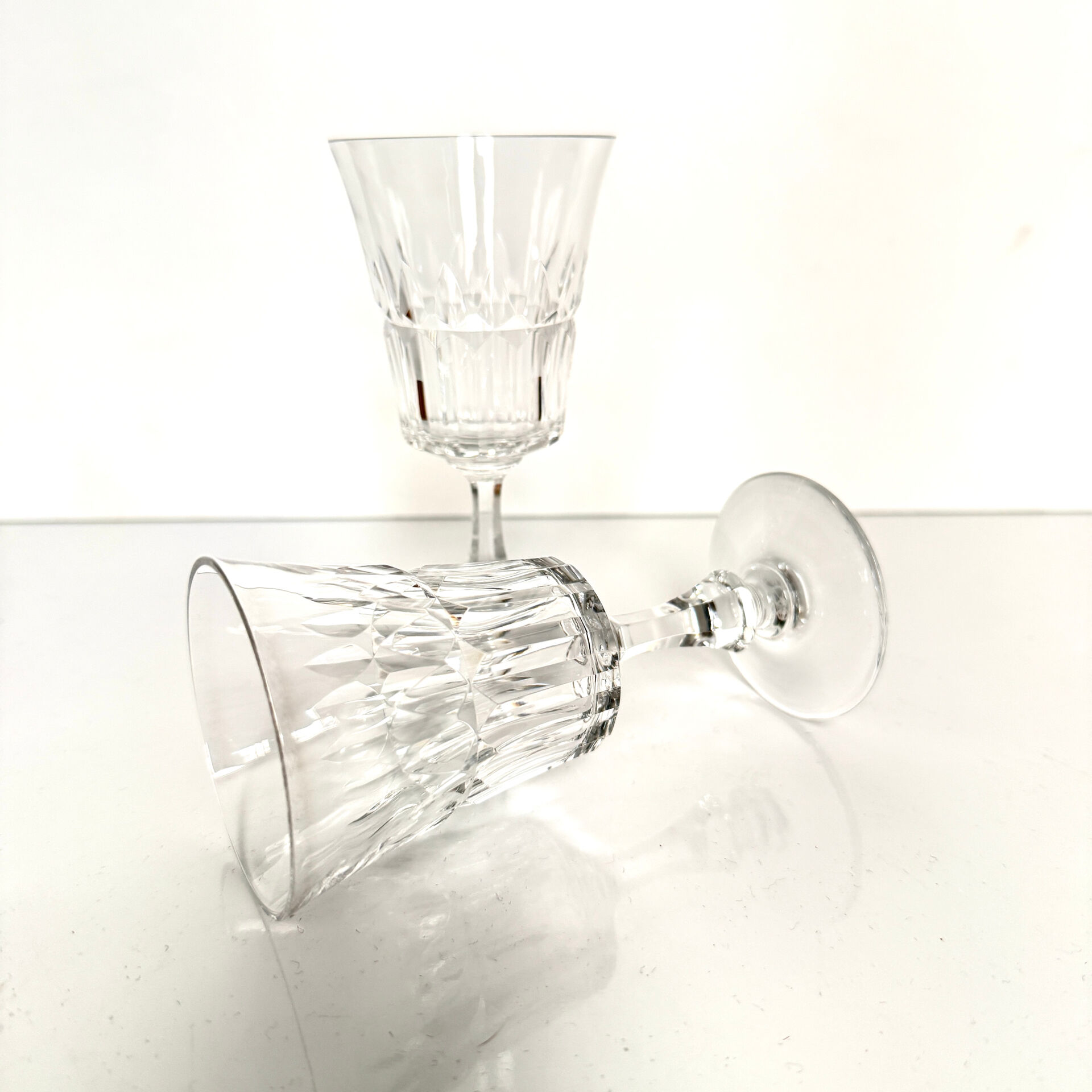 2 verres à vin Baccarat modèle Navarre