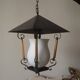 suspension lanterne noire et doré avec opaline blanche