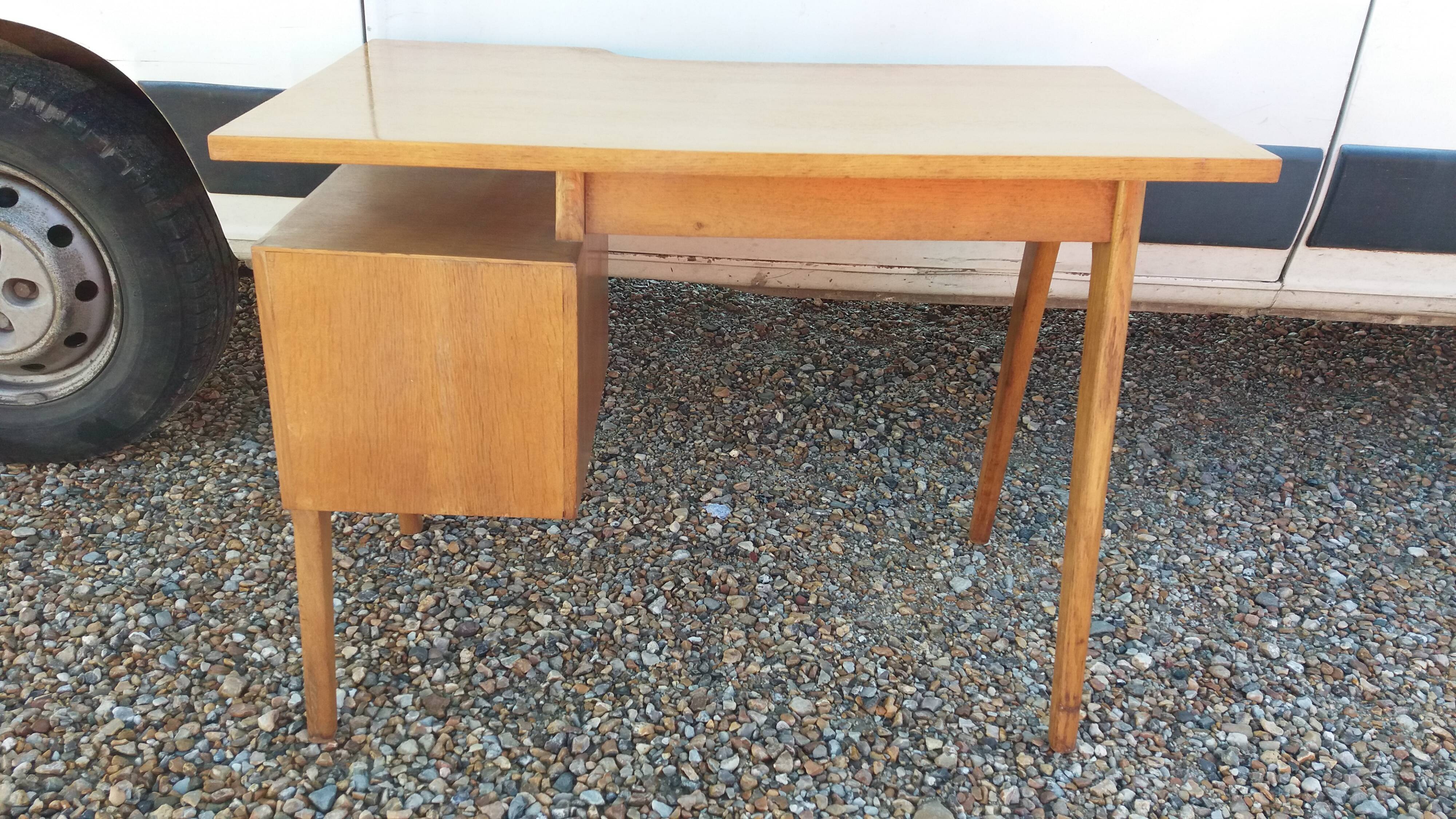 Desk 50s compass feet