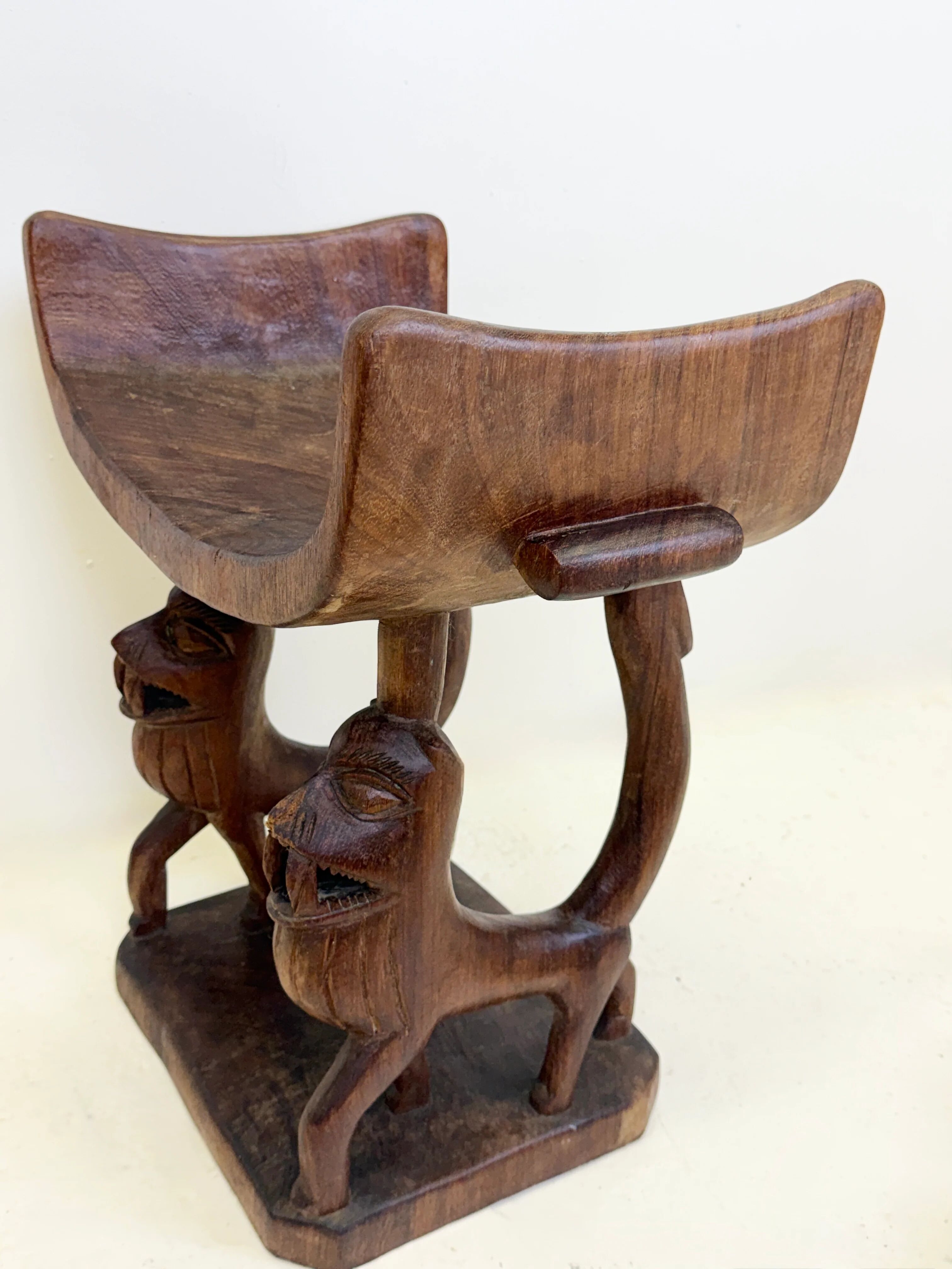 Trône royal "Fon" en bois sculpté – Bénin, XXᵉ siècle