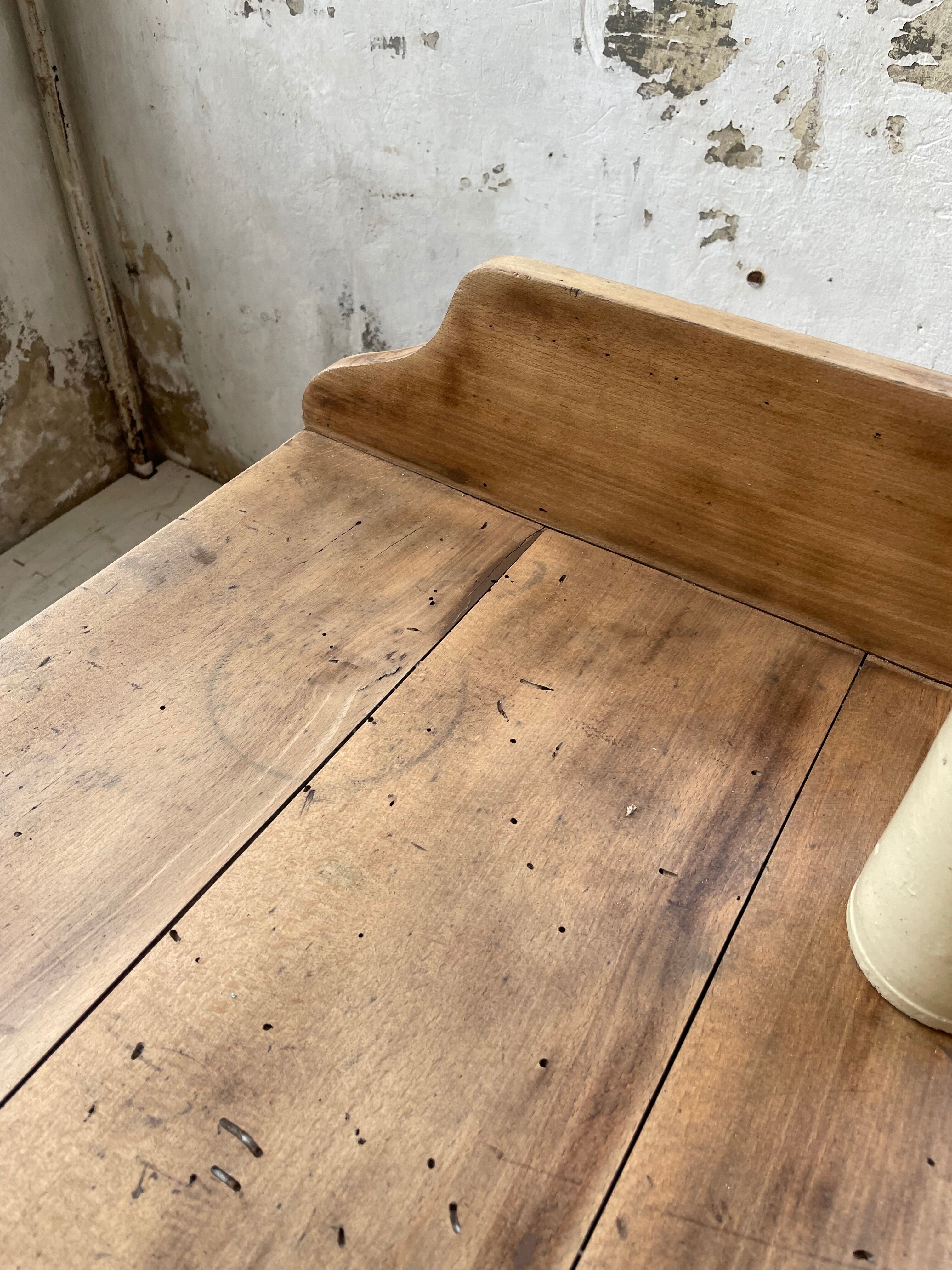 Trading counter central island pine