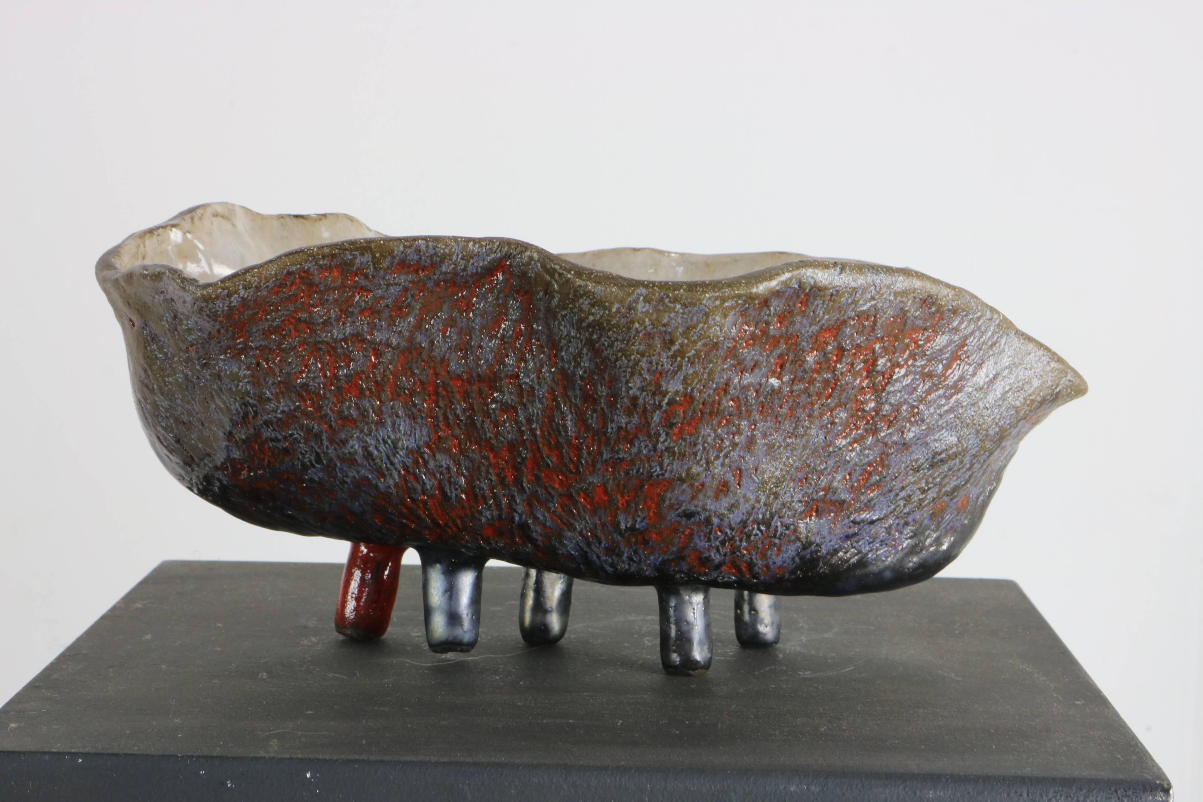 Fat Lava oyster bowl with 5th leg in red