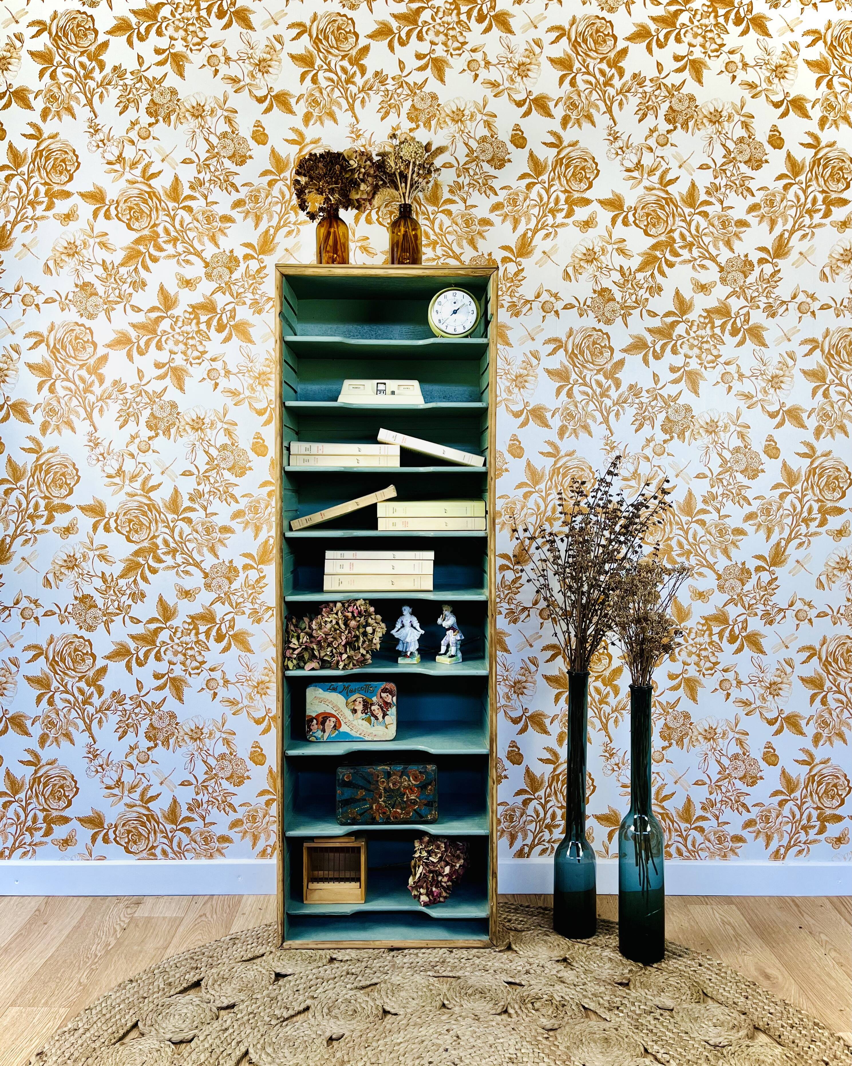 Small piece of furniture with lockers