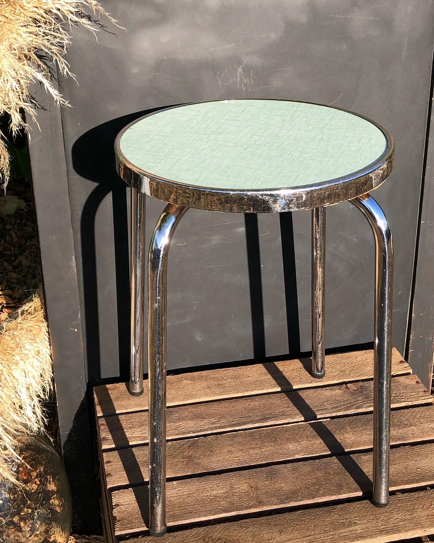 Tabouret en formica rond