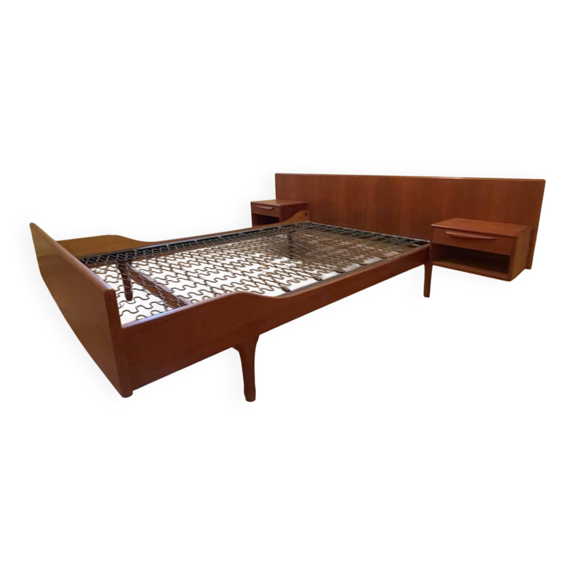 Teak bed