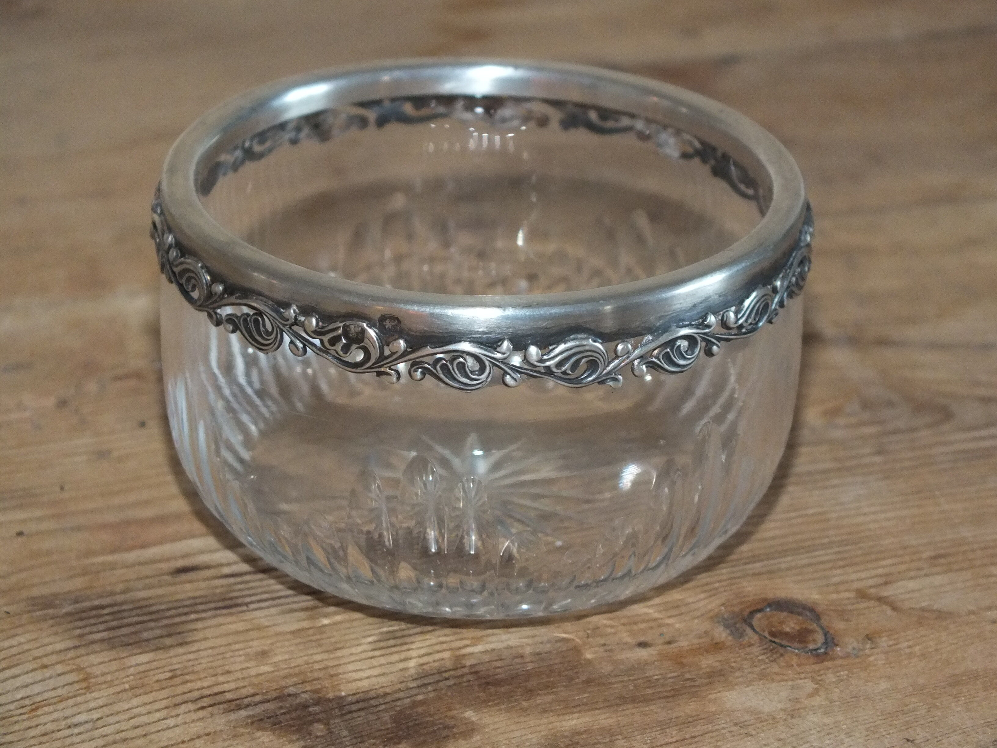 Finger rinse cup in cut crystal and solid silver