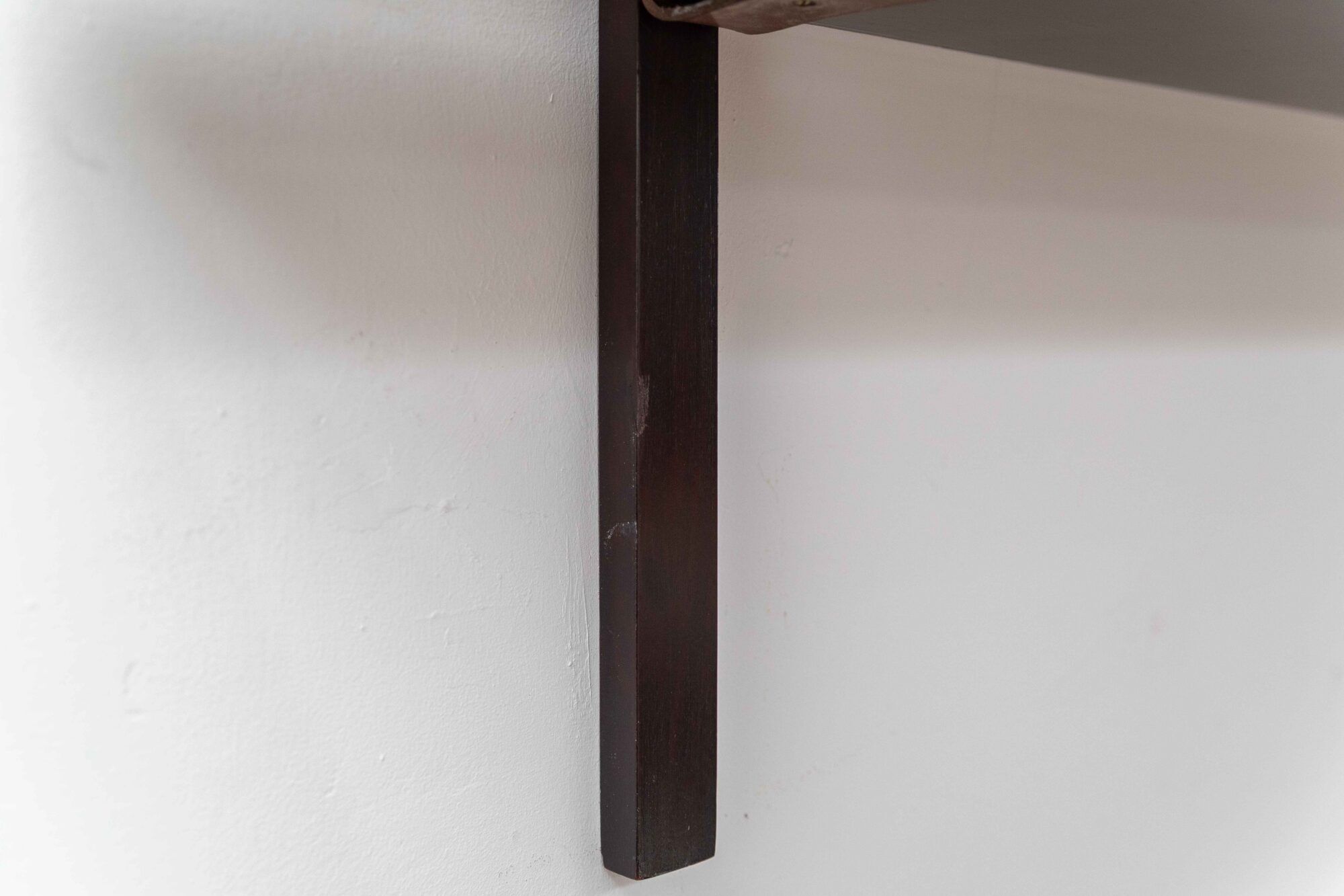 'Correas' wall shelves by Miquel Milà