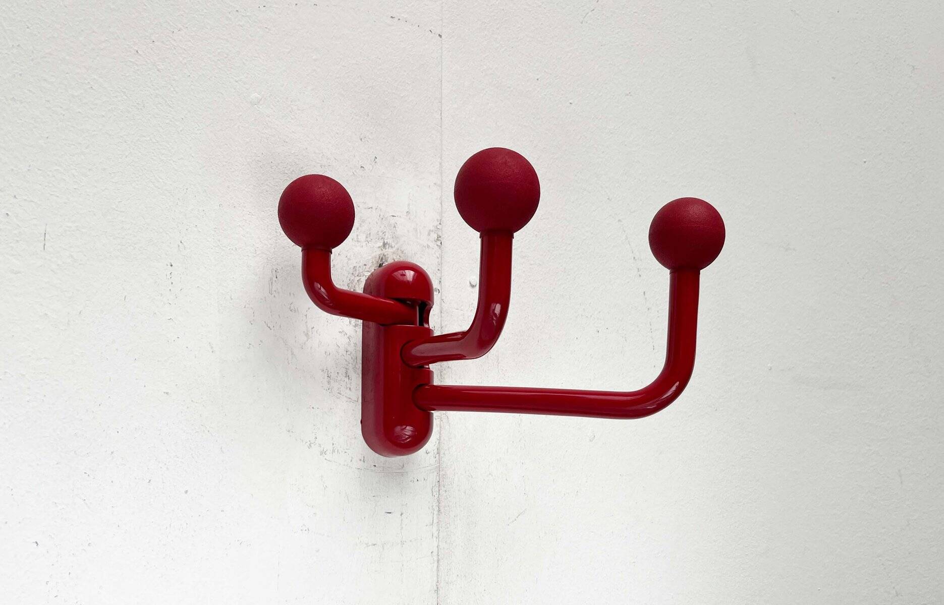 Postmodern Italian folding coat rack by Patrizia Angeloni for Confalonieri, 1980s.