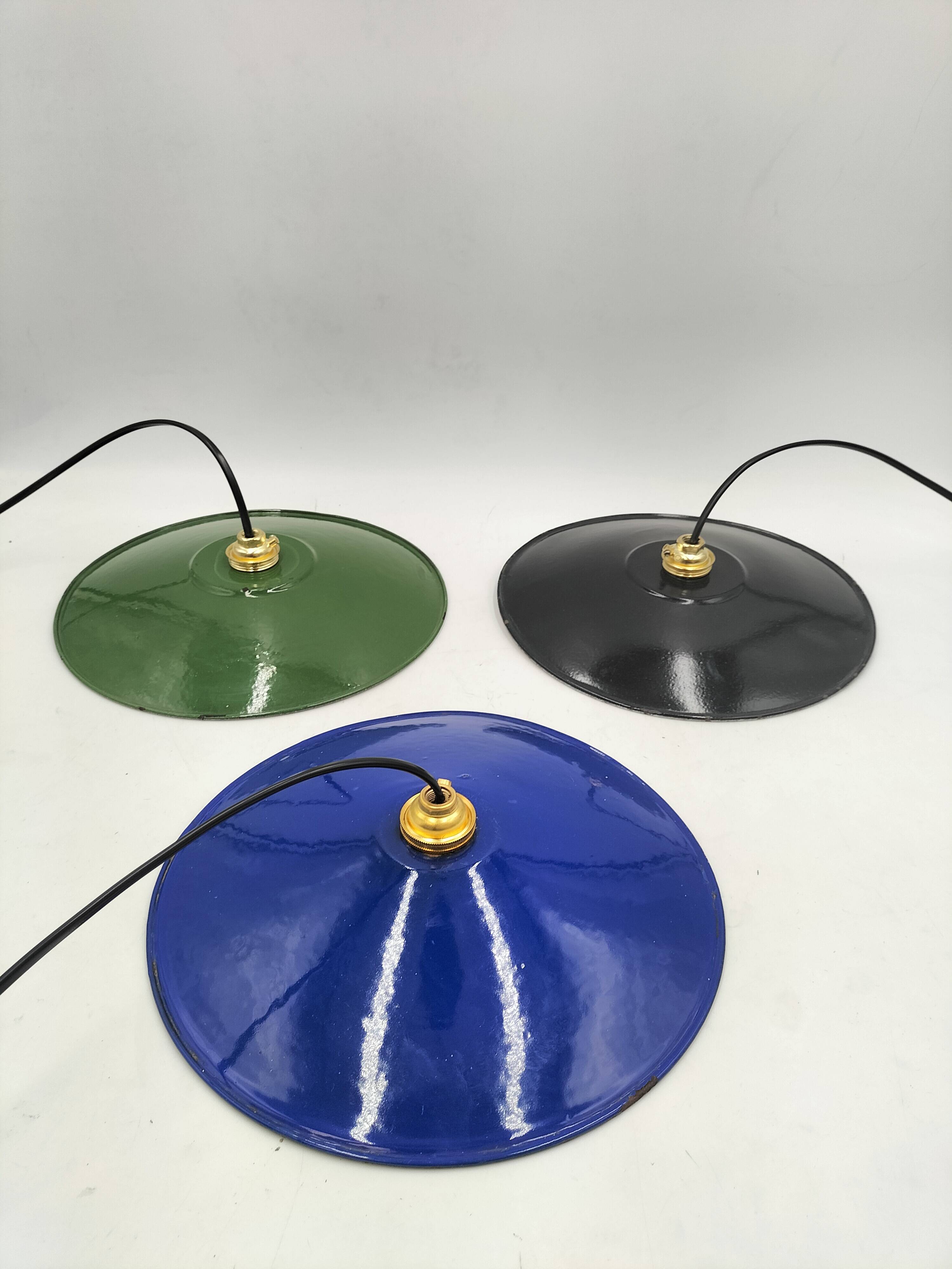 Suspensions tôles émaillées