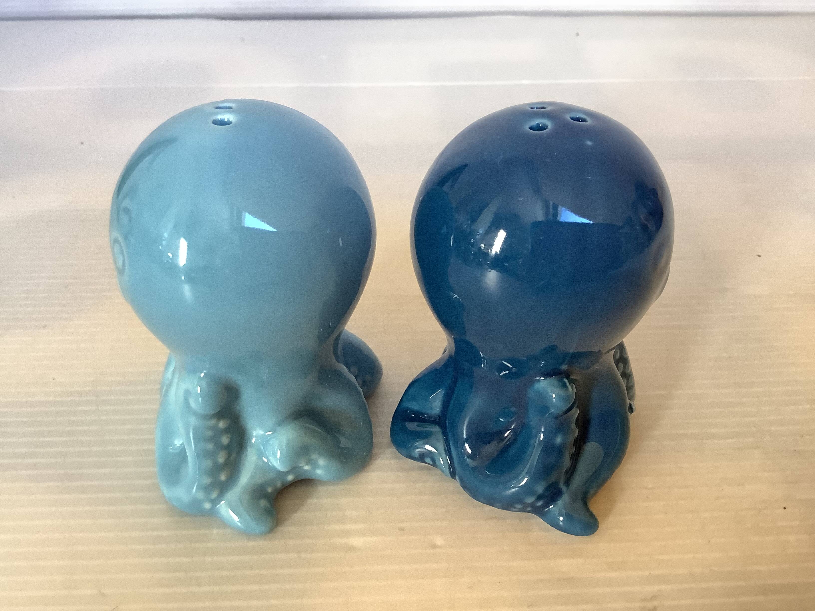 Salt and marine zoomorphic pepper