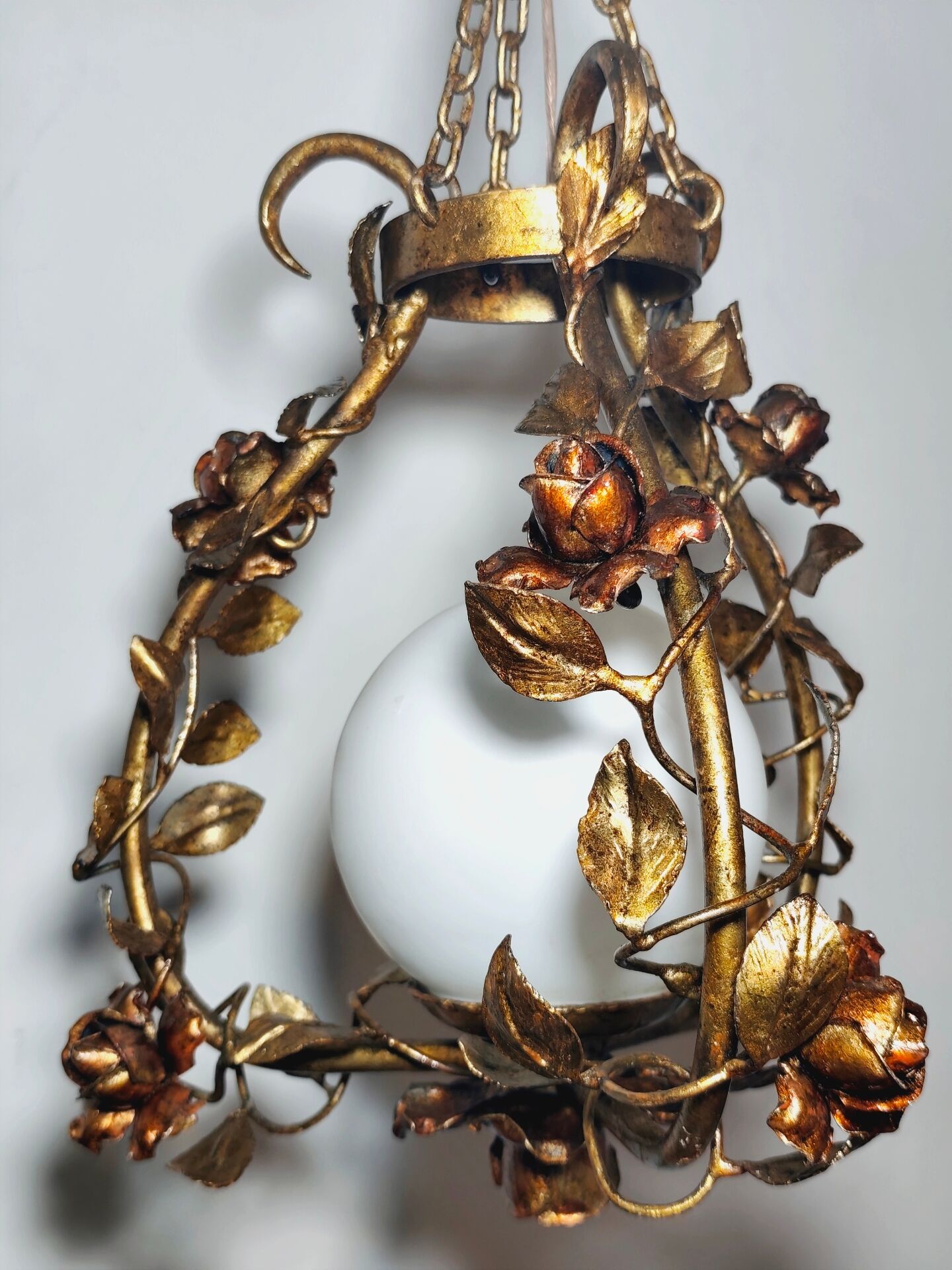 Suspension en fer forgé et enfeuille d'or, Espagne, années 1970
