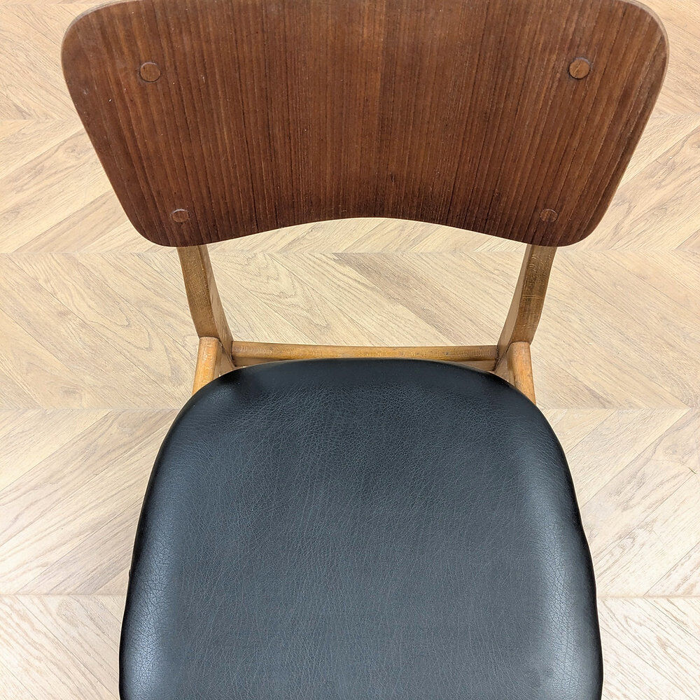Set of 4 Danish chairs in teak and black faux leather, 1960s.
