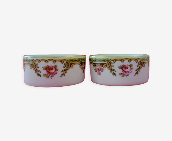 Paires de salerons en porcelaine à décor floral