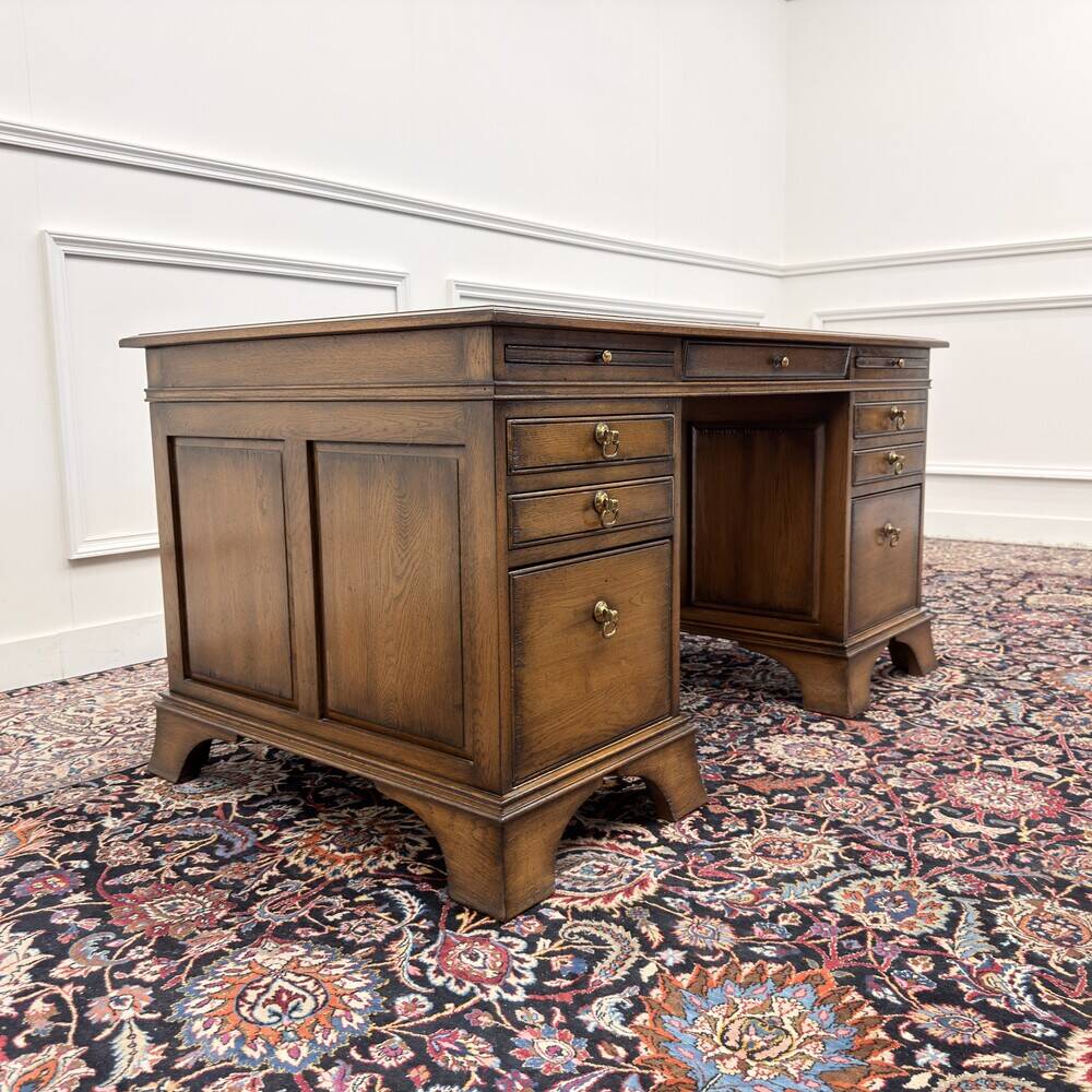Bureau Chesterfield RAC Classic English