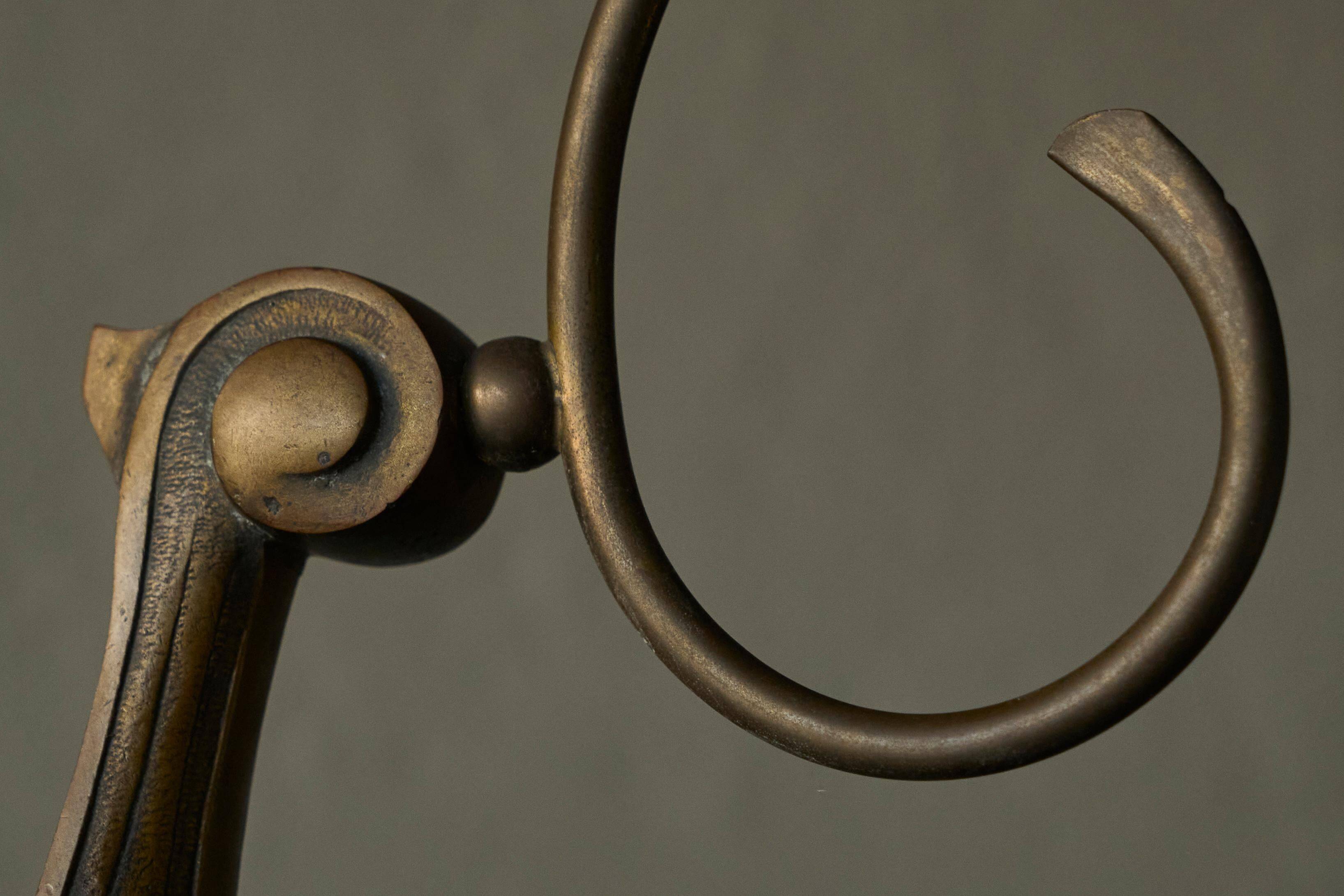 Sculptural table lamp in brass and opaline glass, early 20th century.