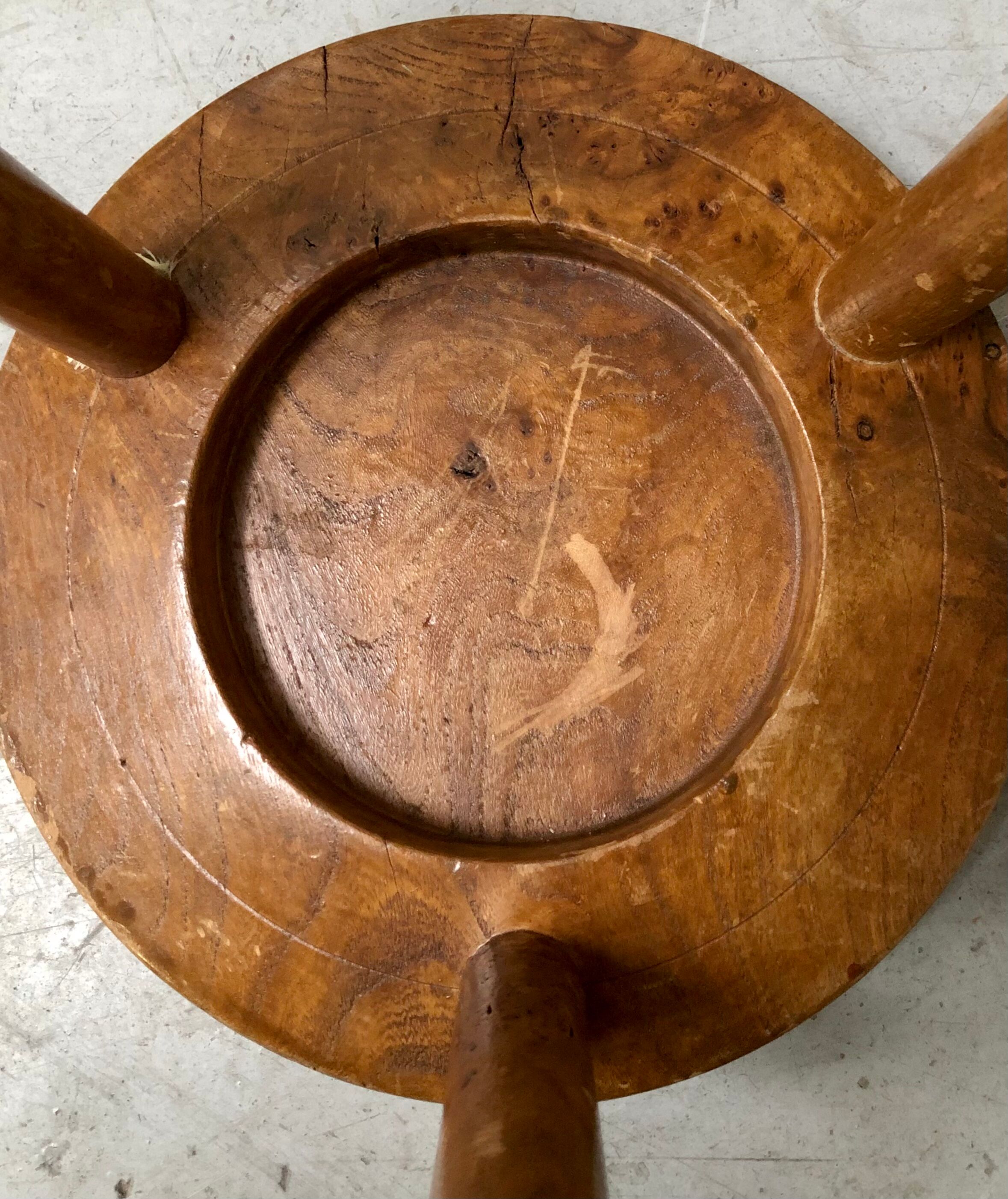 Suite de quatre tabourets bas de berger