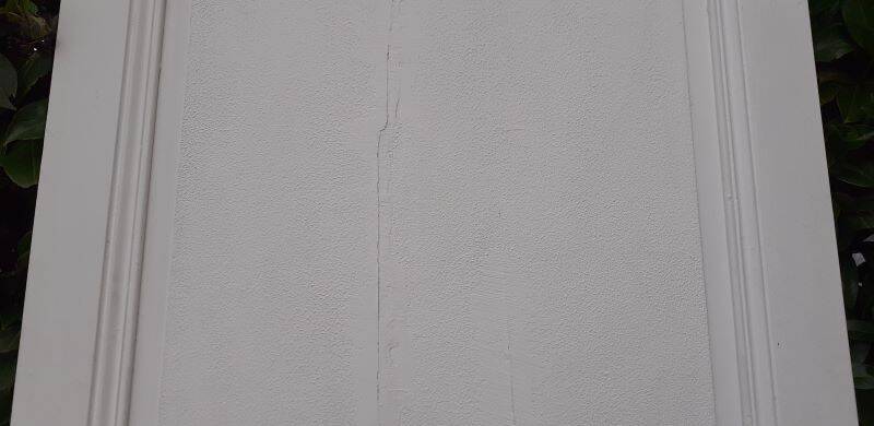 Communication door h221.5xl90cm old paneled, molded, interior