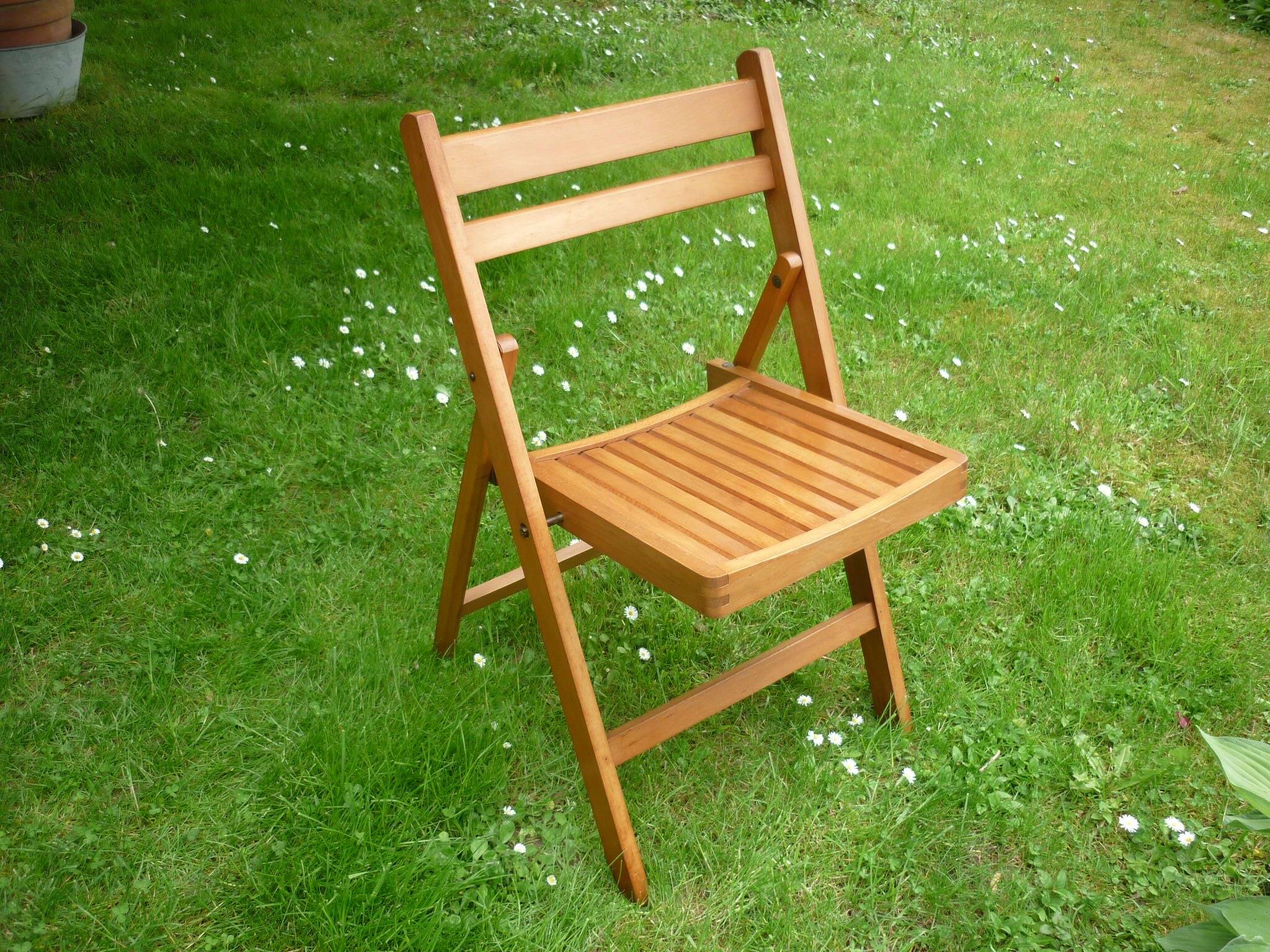 Vintage blond wood folding chair