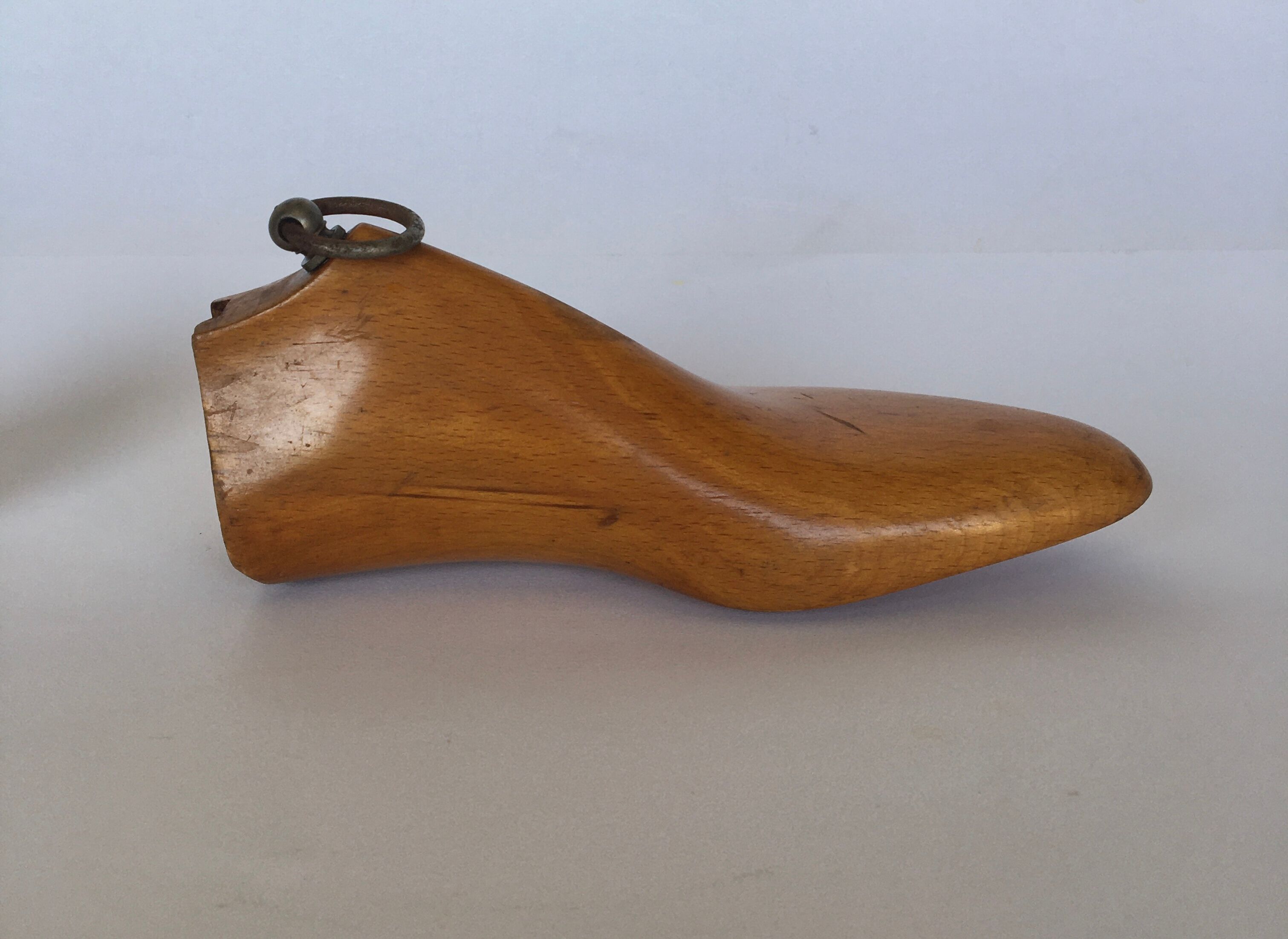 Wooden shoe trees