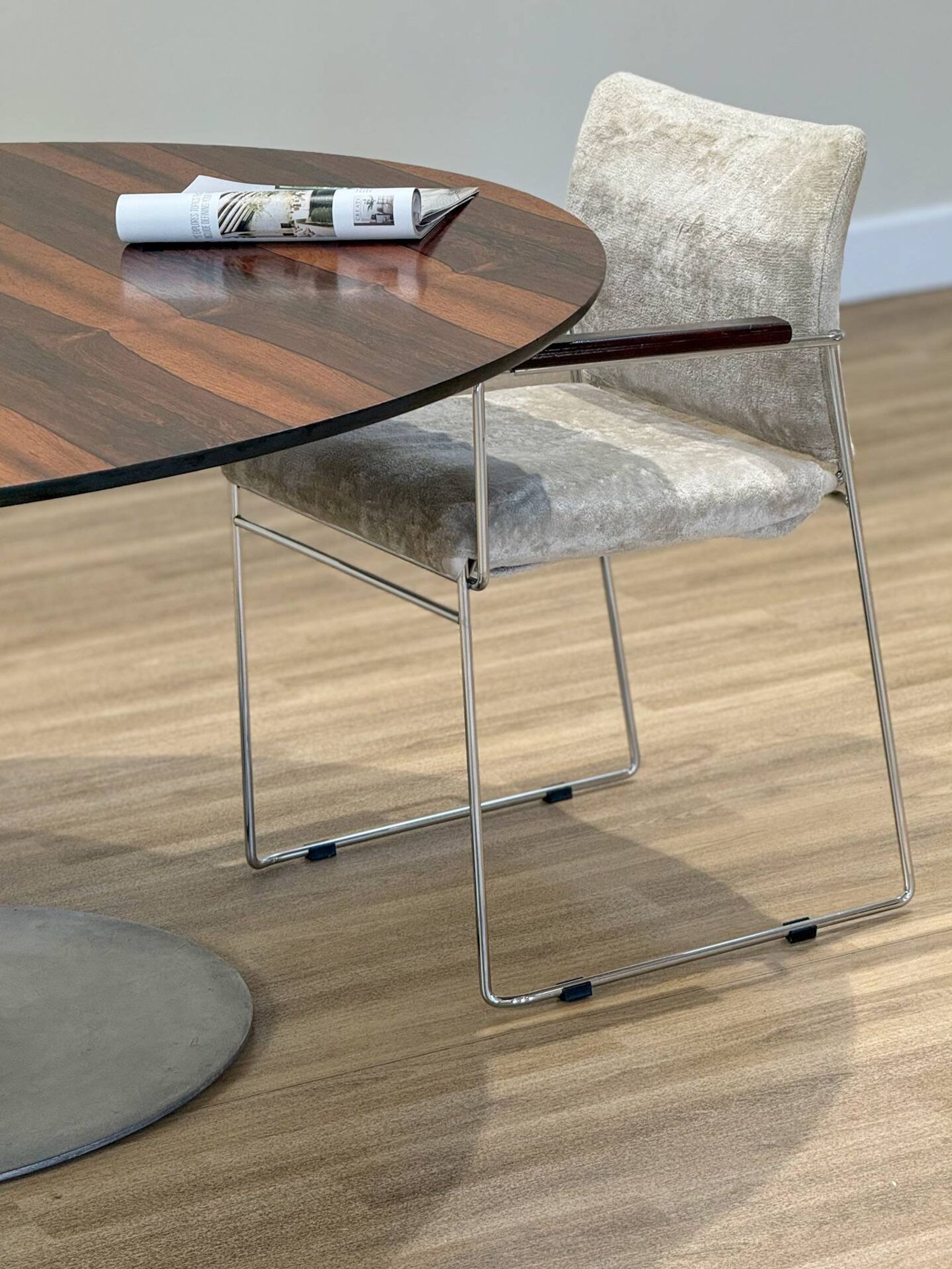 Mid-Century Arkana Round Dining Table in Brazilian Rosewood
