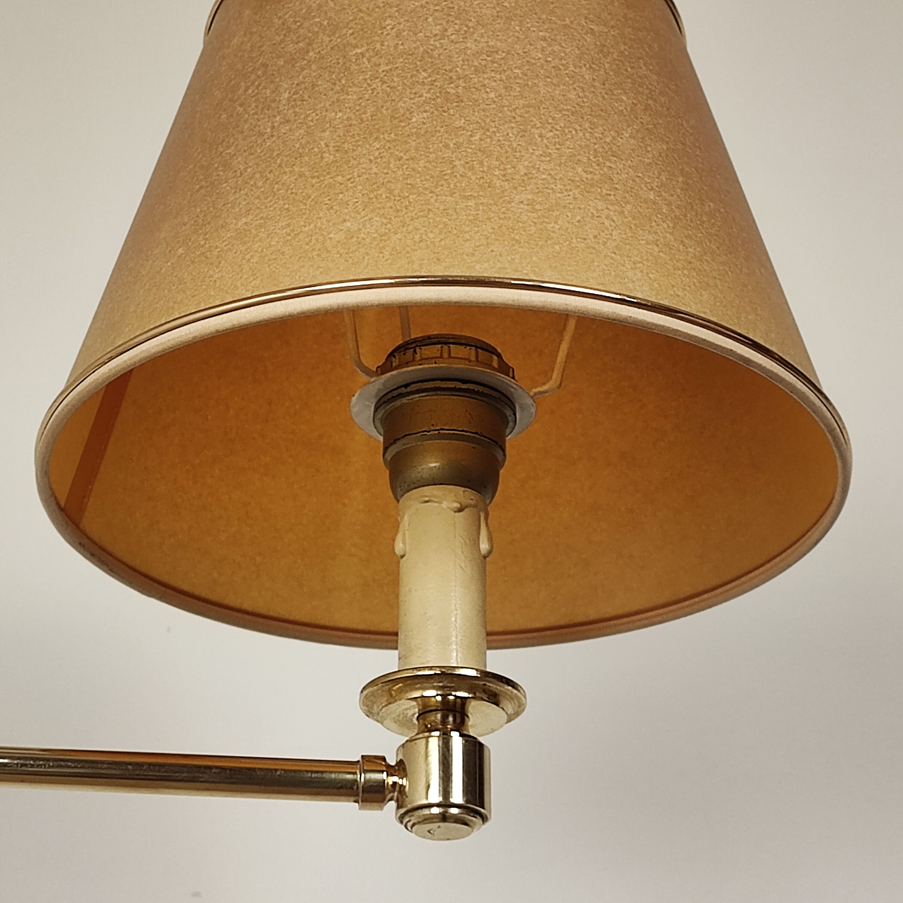 Brass e-reader floor lamp
