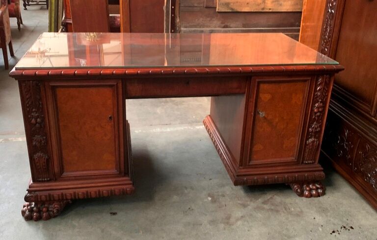 Neo-renaissance style office