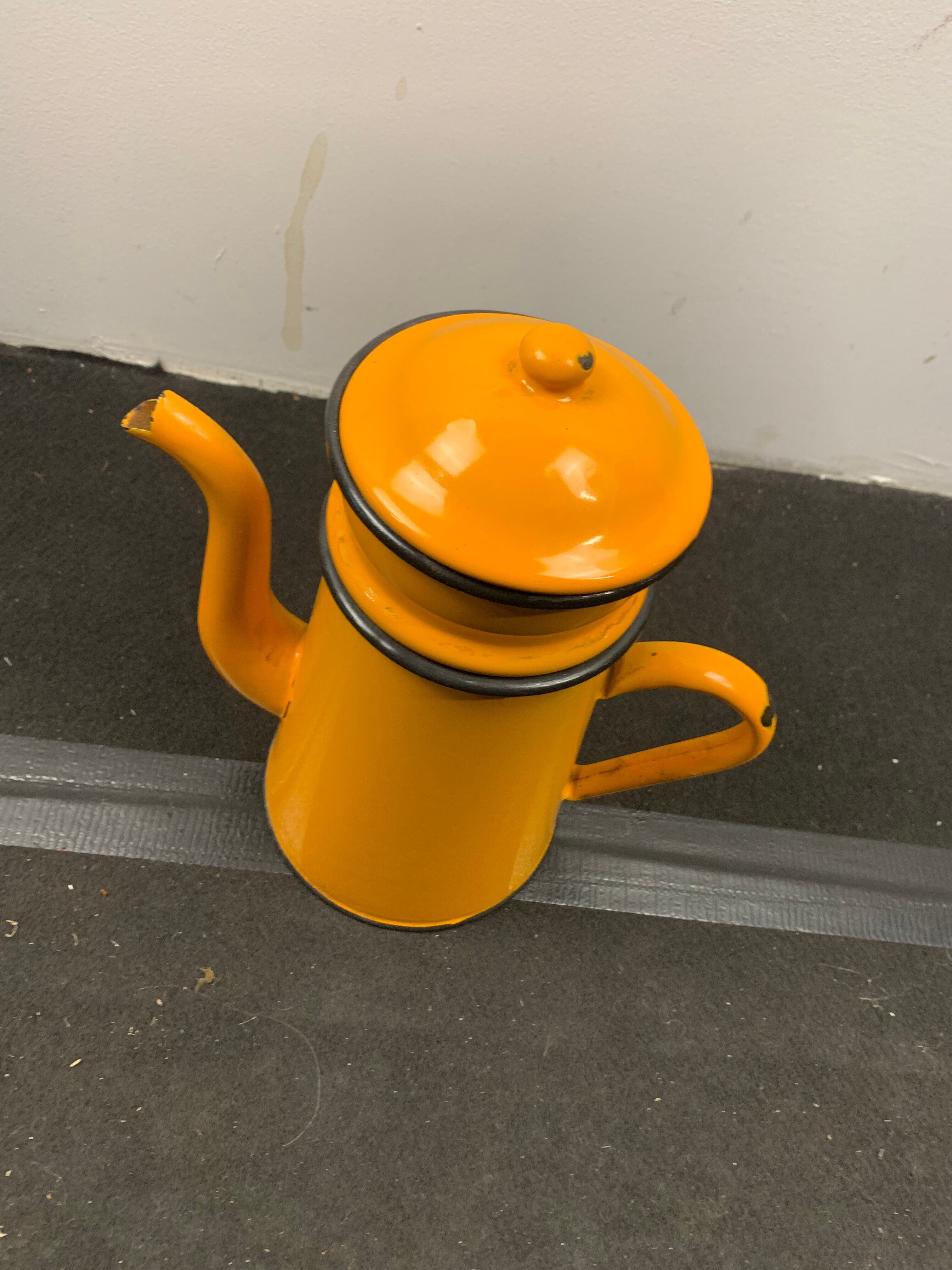 Enamelled coffee maker
