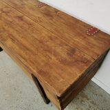 Wooden chest kneaded maie