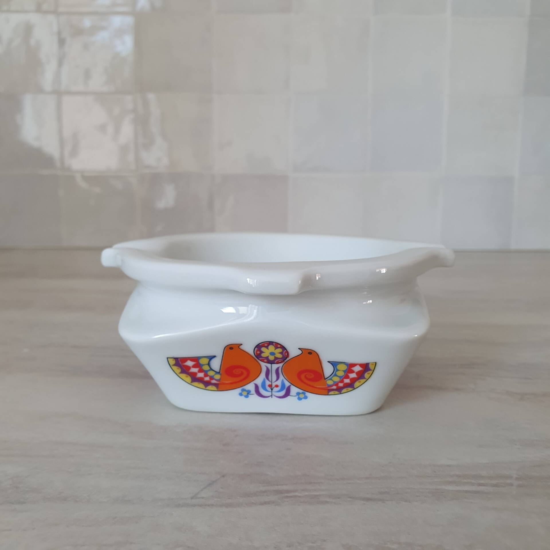 Ceramic ashtray with bird design