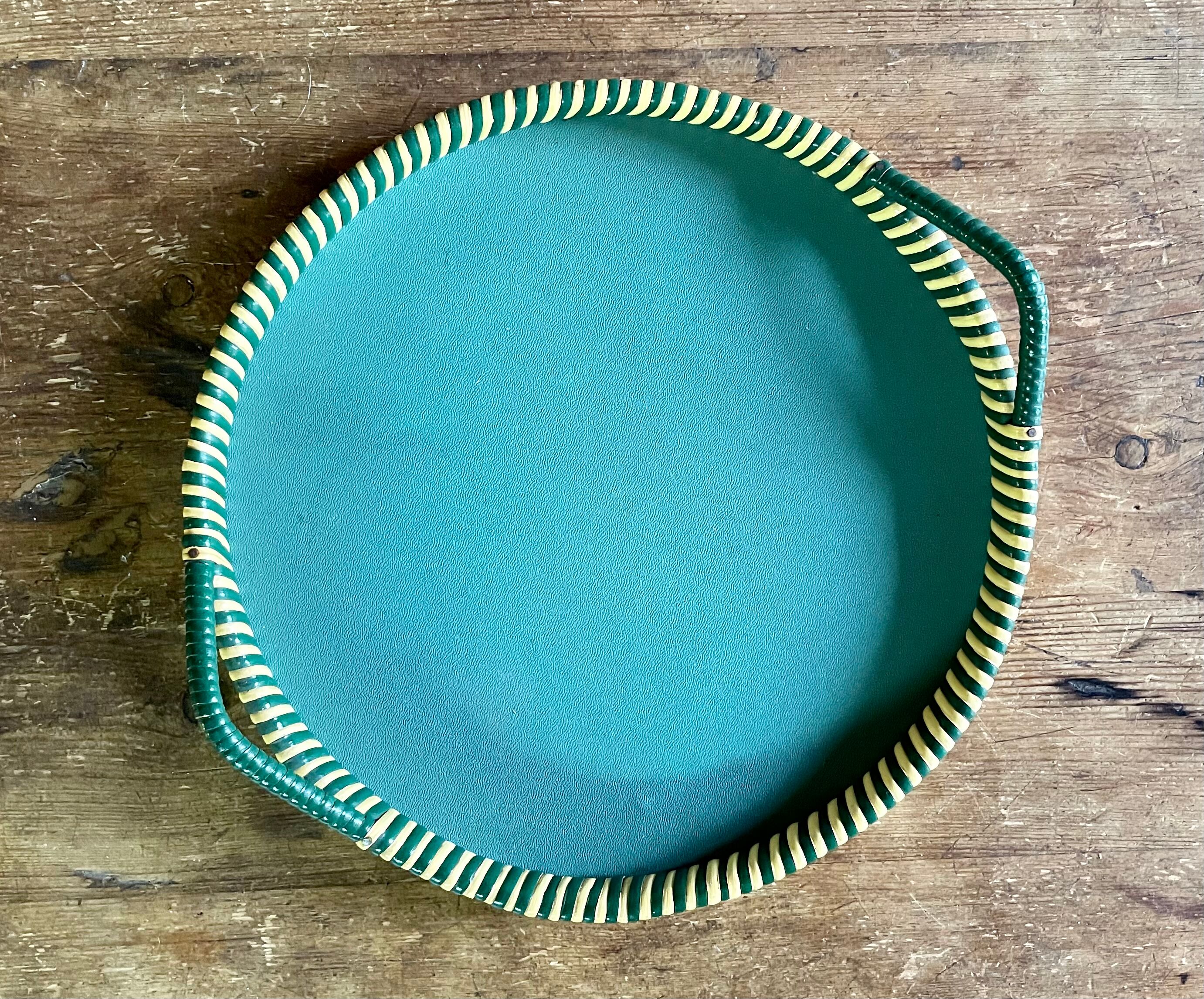 Wood and scoubidou tray