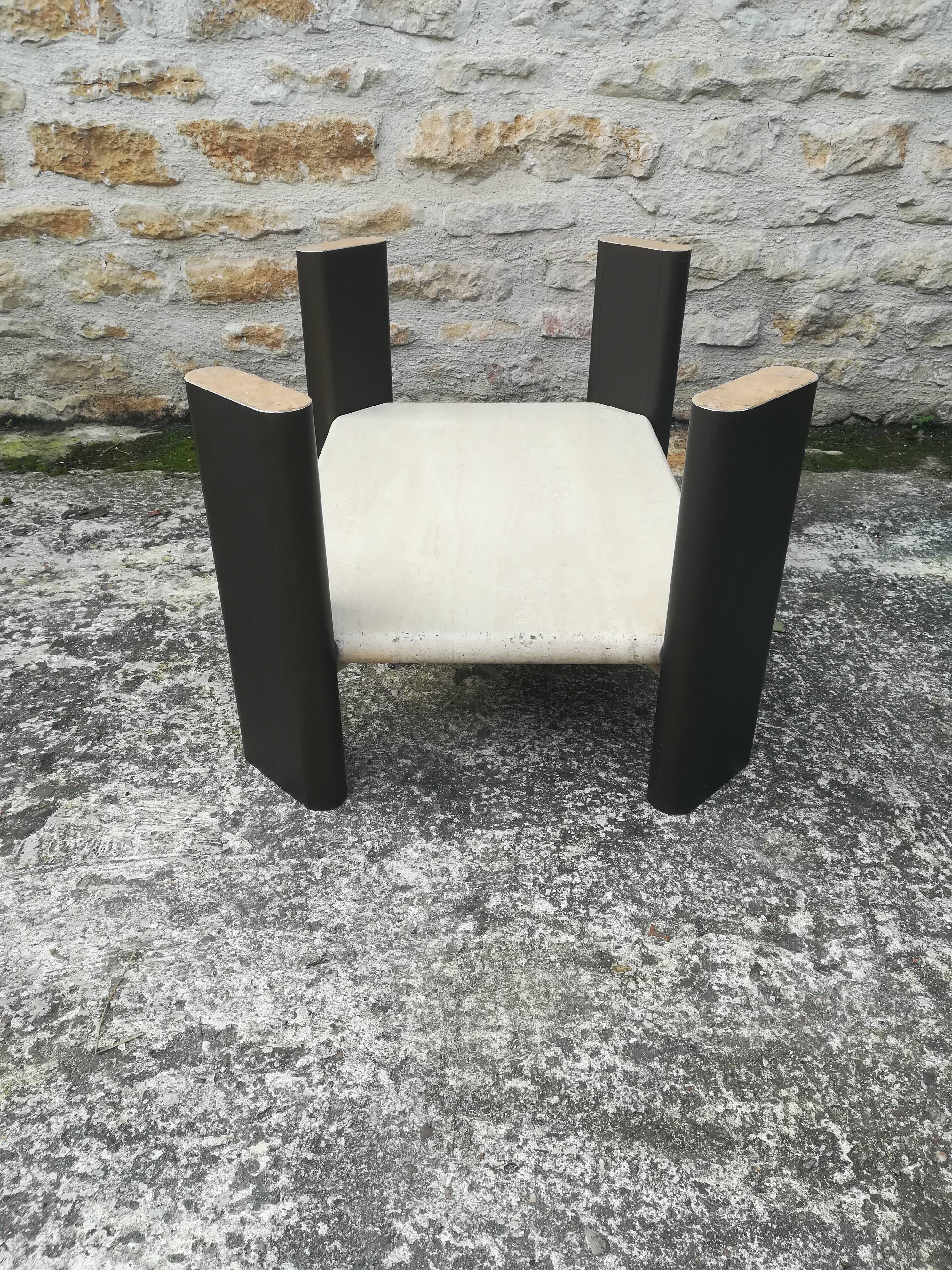 Low table in travertine and aluminium