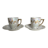 Paire de tasses en porcelaine