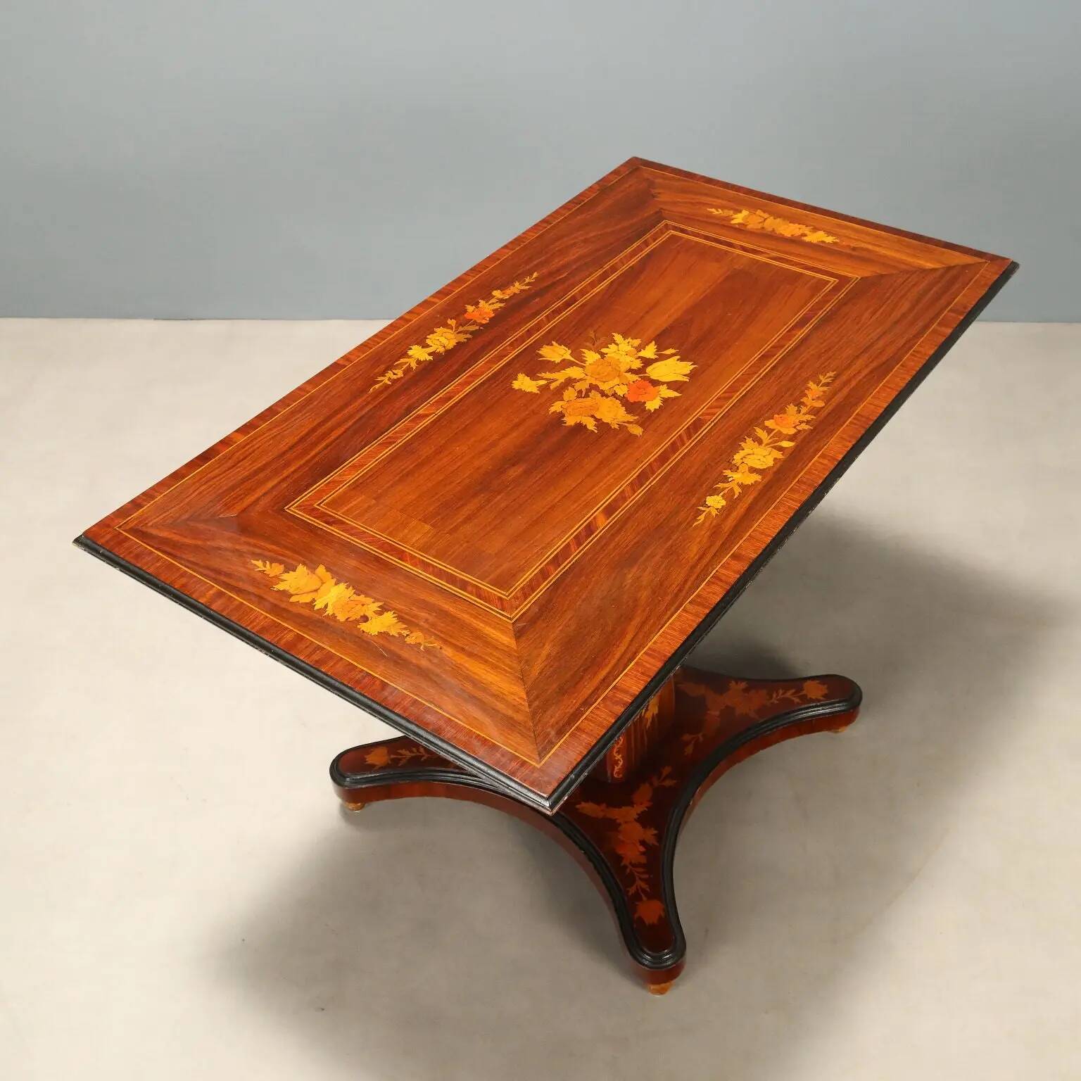 Table en palissandre et acajou - Angleterre fin XIXe siècle