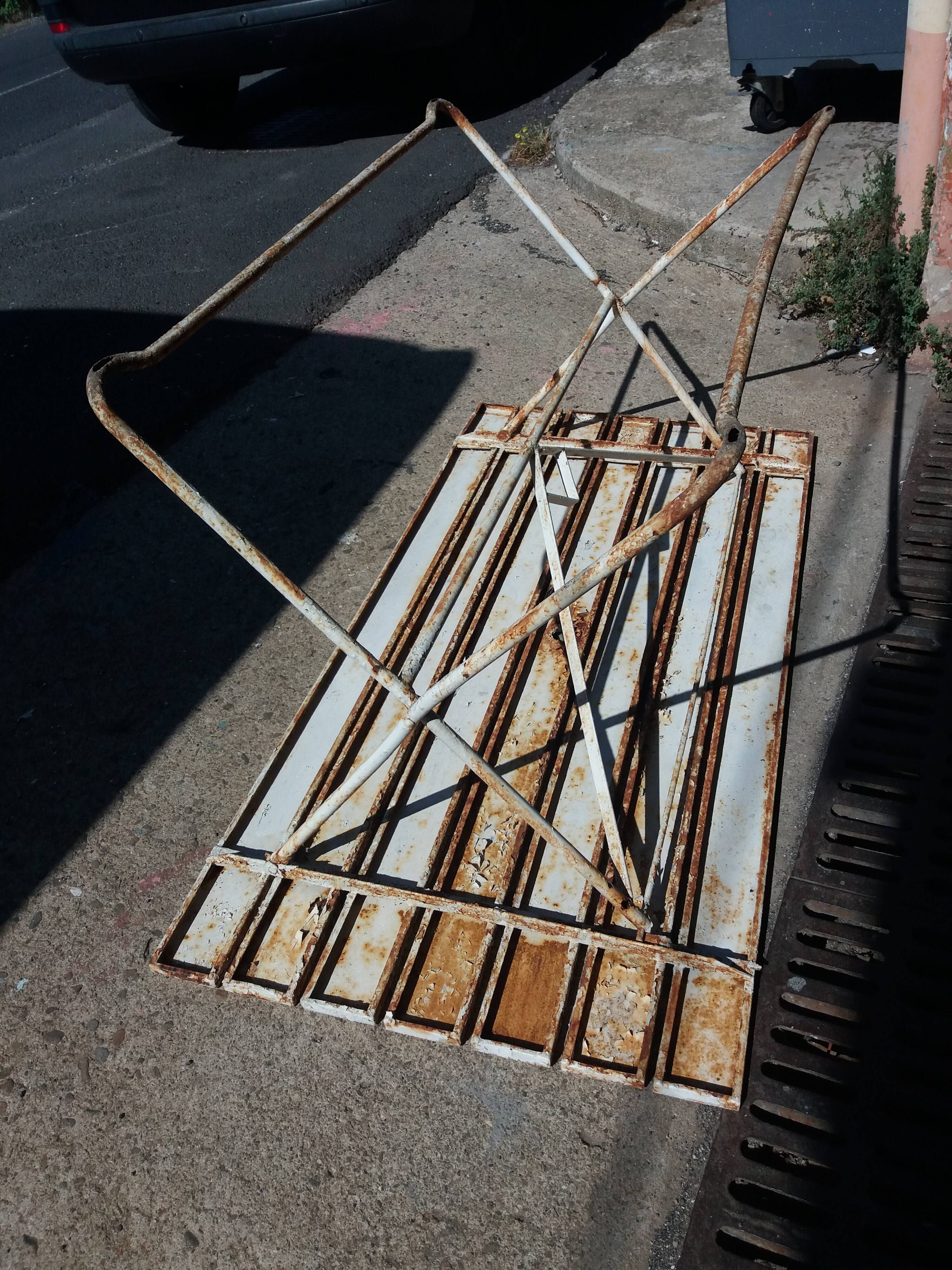 Folding garden table in steel in its juice around 1950