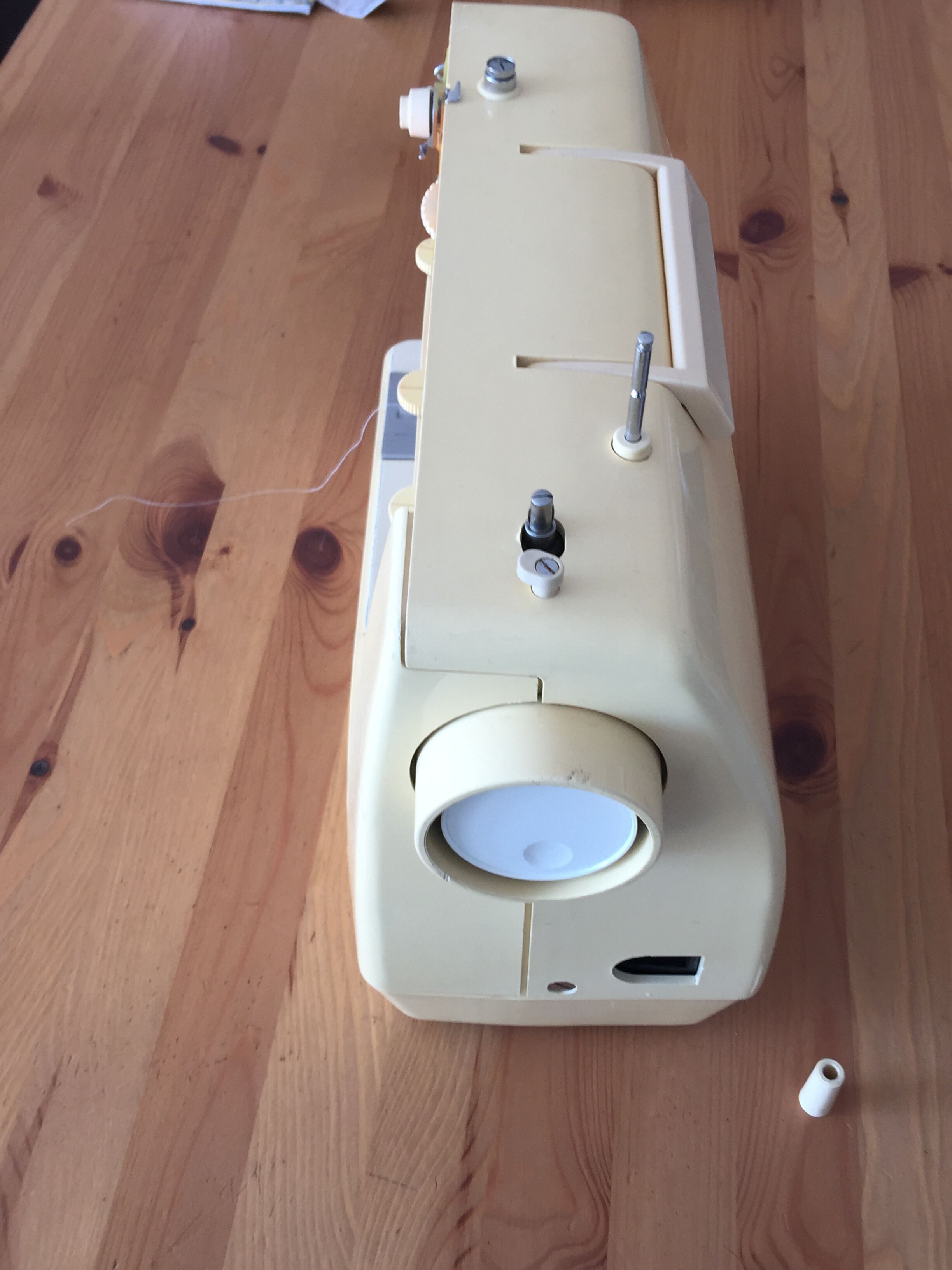 Machine à coudre Singer Starlet 354 année 1975