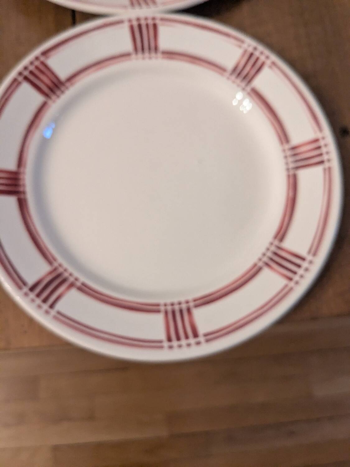 Huit assiettes plates Badonviller