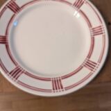 Huit assiettes plates Badonviller